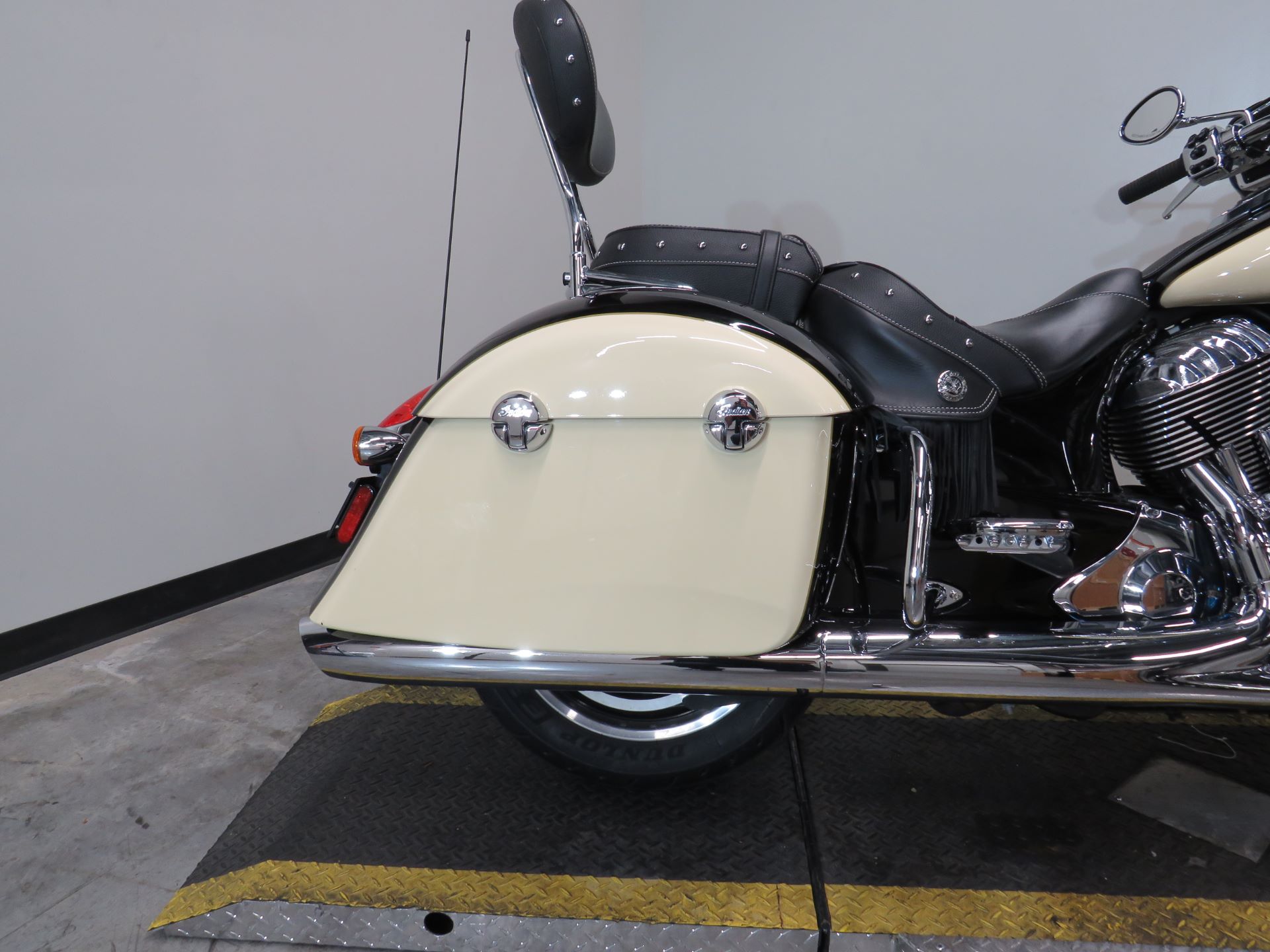 2019 Indian Chieftain® Classic ABS in Fort Worth, Texas - Photo 12