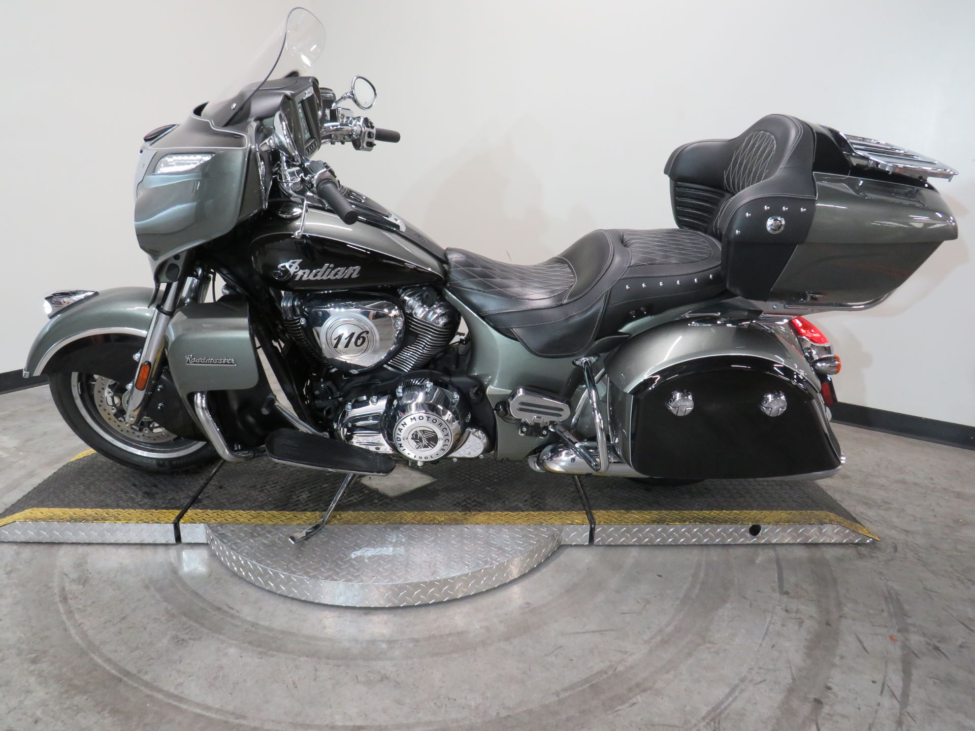 2021 Indian Roadmaster® in Fort Worth, Texas - Photo 2