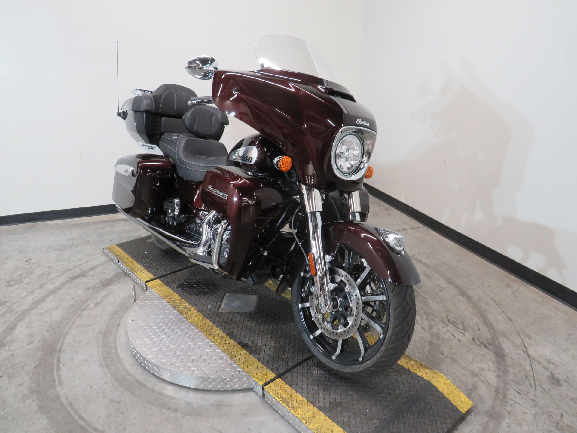 2022 Indian Roadmaster® Limited in Fort Worth, Texas - Photo 6