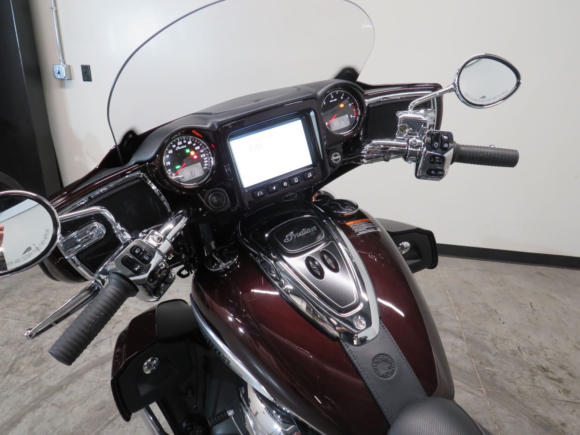 2022 Indian Roadmaster® Limited in Fort Worth, Texas - Photo 8