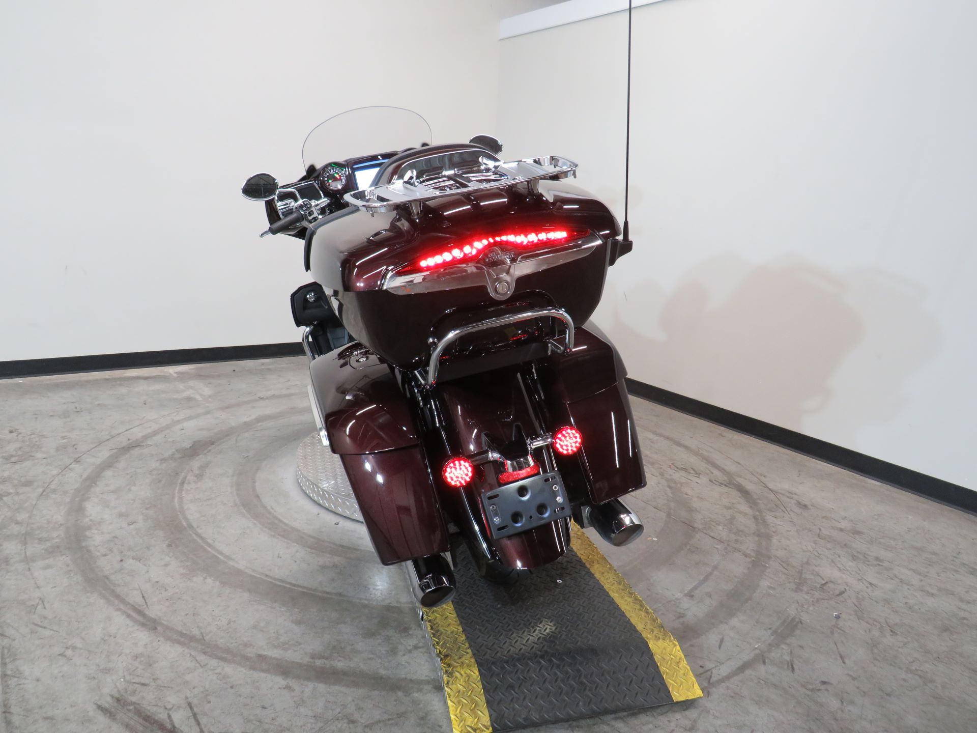 2022 Indian Roadmaster® Limited in Fort Worth, Texas - Photo 13
