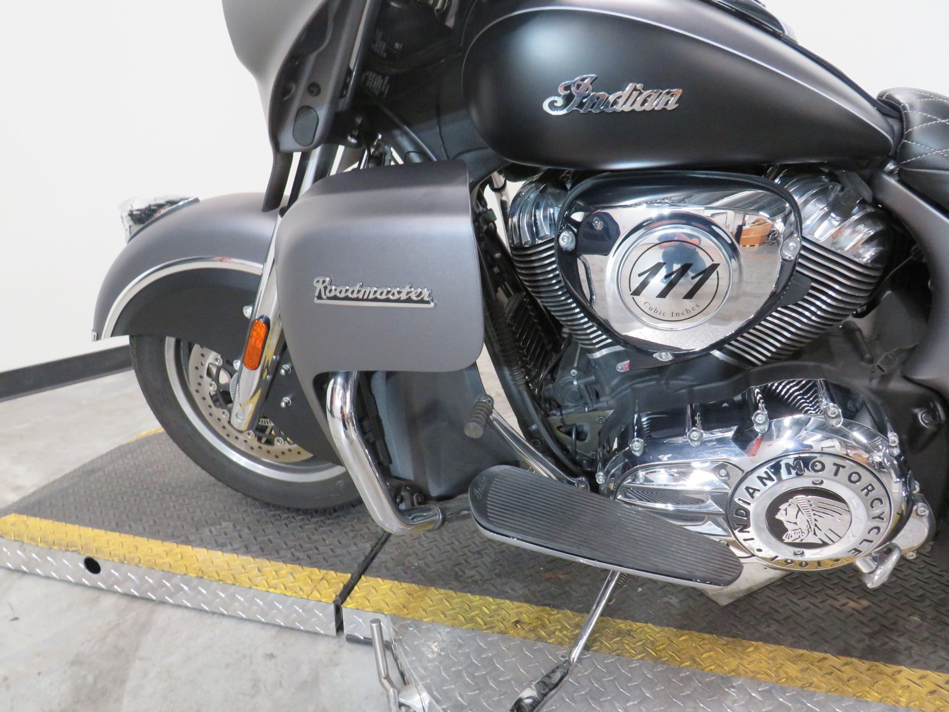 2019 Indian Roadmaster® ABS in Fort Worth, Texas - Photo 4