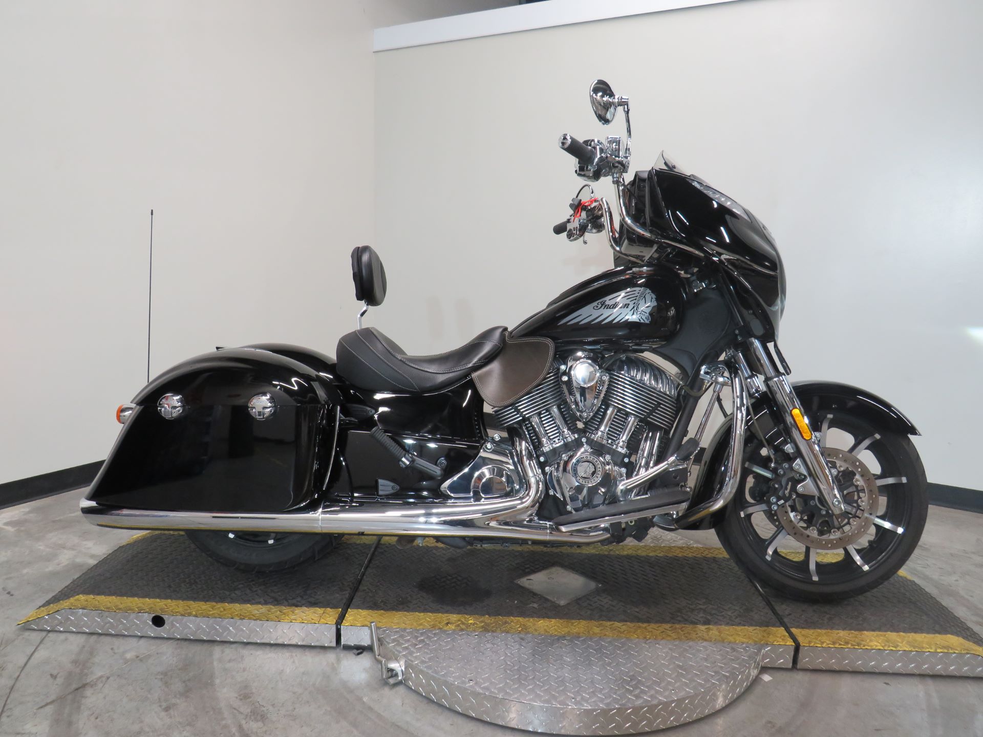 2017 Indian Chieftain® Limited in Fort Worth, Texas - Photo 1