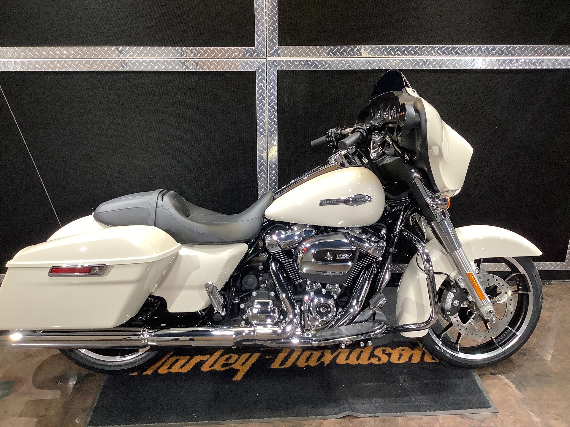 2022 Harley-Davidson Street Glide® in Burlington, Iowa - Photo 2