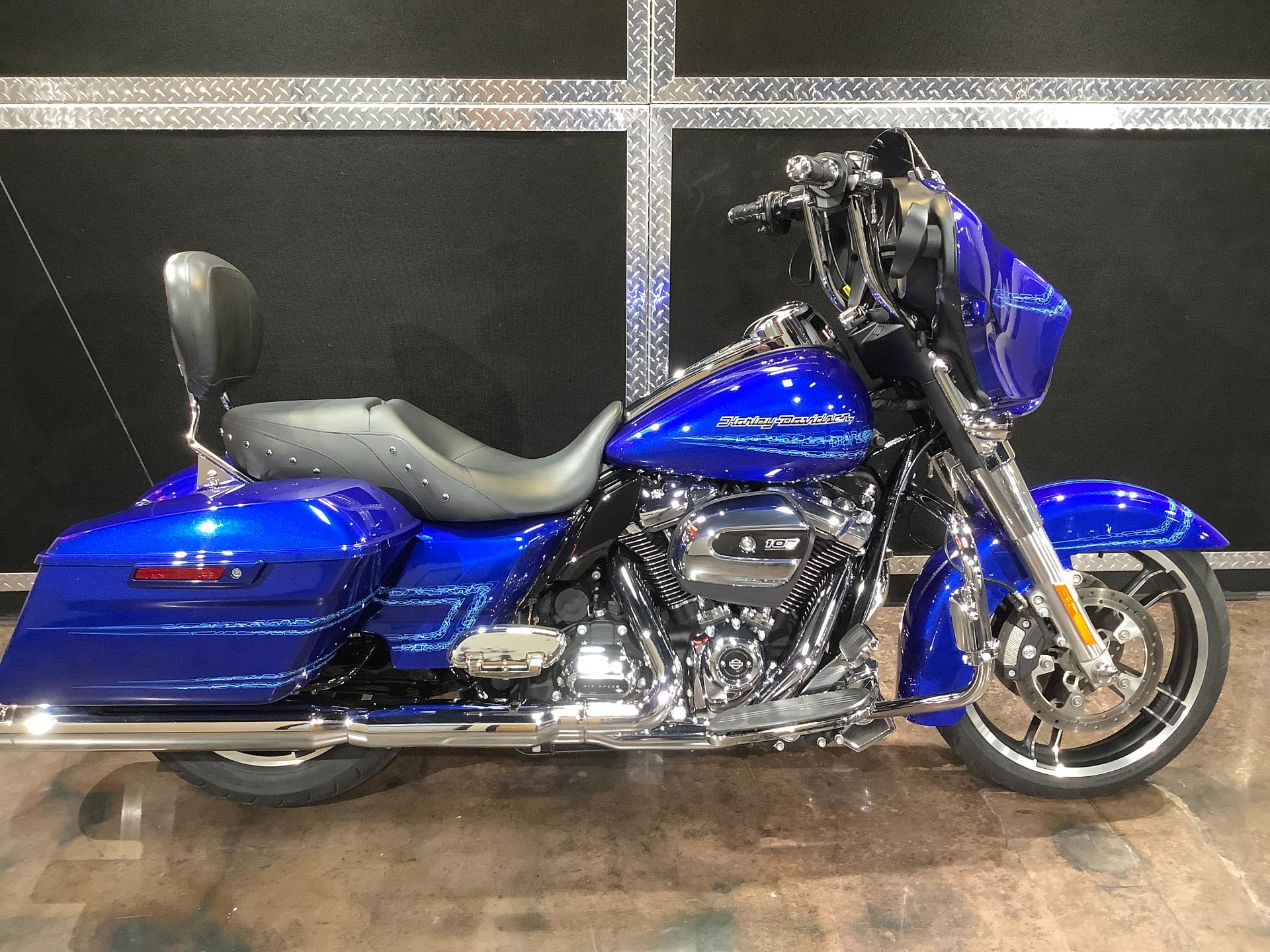 2019 Harley-Davidson Street Glide® in Burlington, Iowa - Photo 2