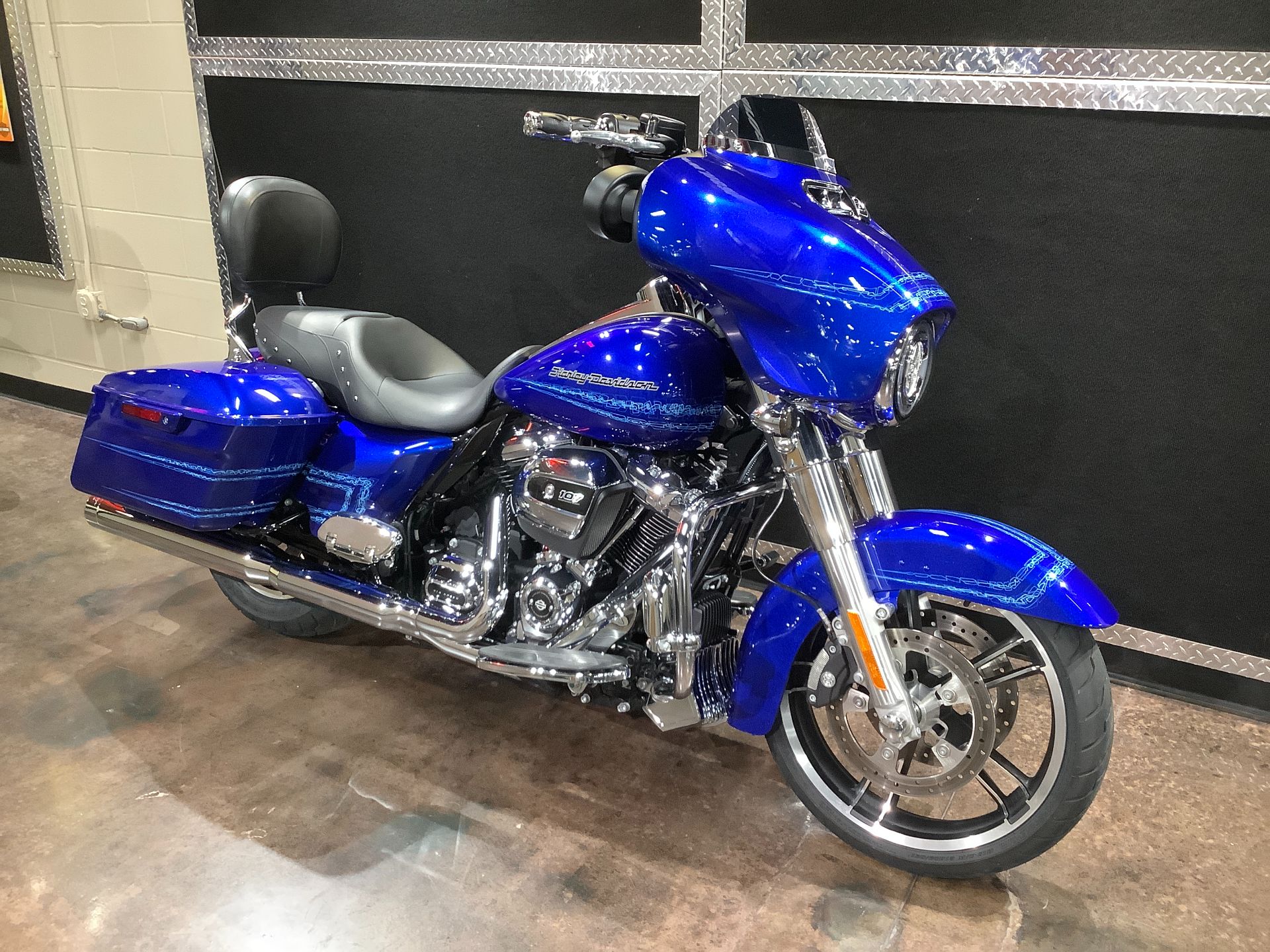 2019 Harley-Davidson Street Glide® in Burlington, Iowa - Photo 3