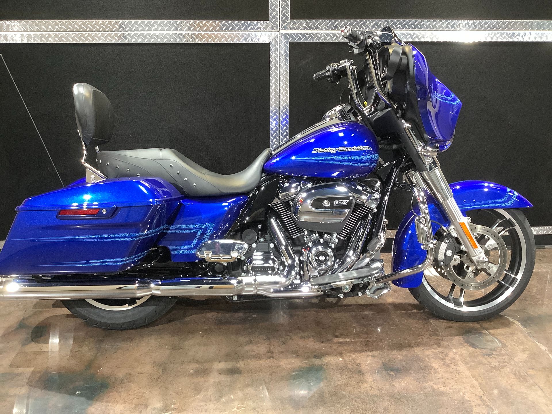 2019 Harley-Davidson Street Glide® in Burlington, Iowa - Photo 16