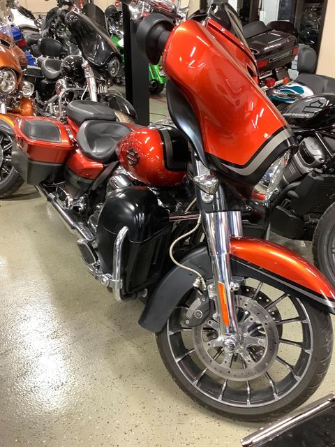 2018 Harley-Davidson CVO Street Glide in Burlington, Iowa - Photo 3