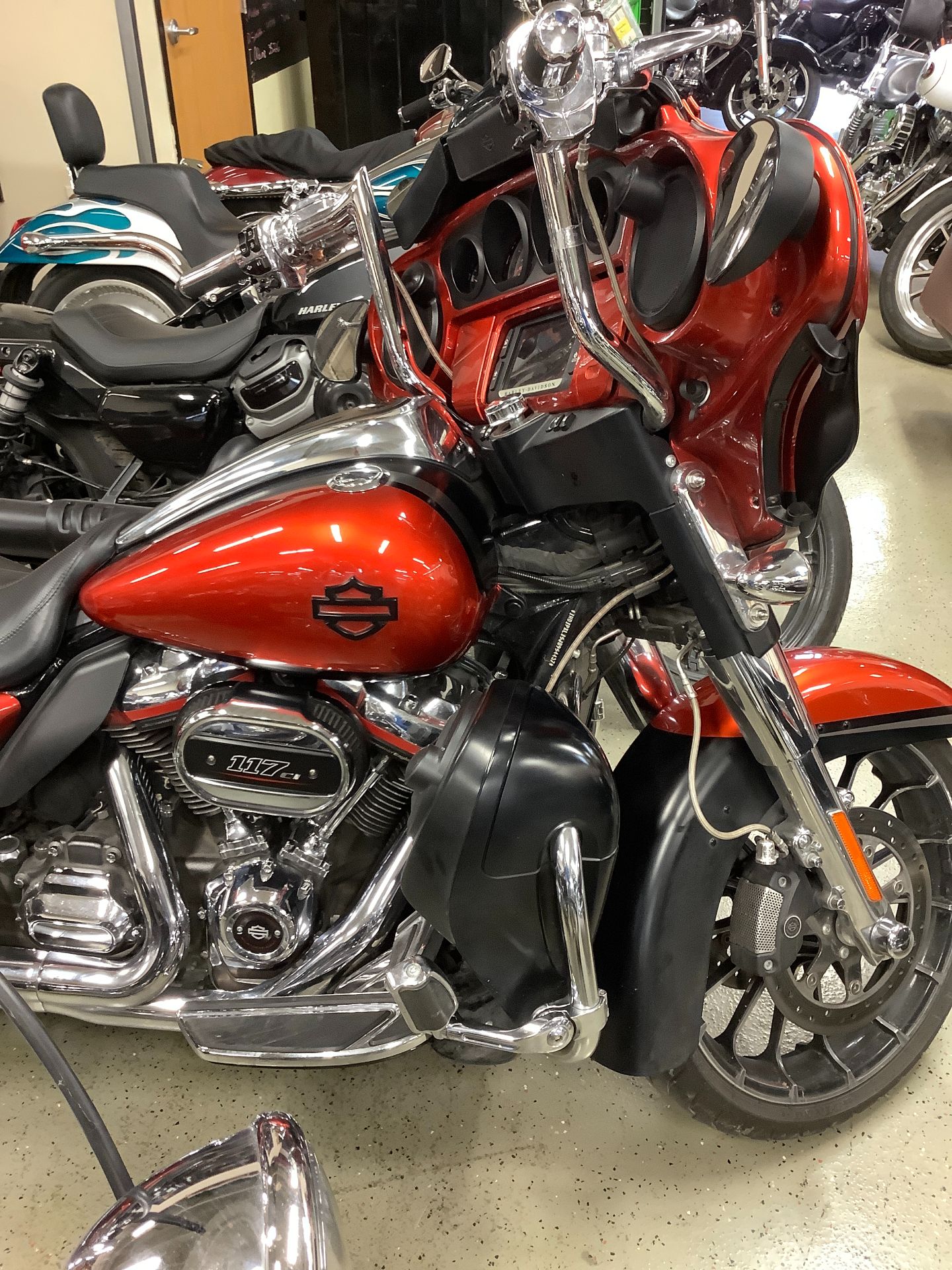 2018 Harley-Davidson CVO Street Glide in Burlington, Iowa - Photo 4