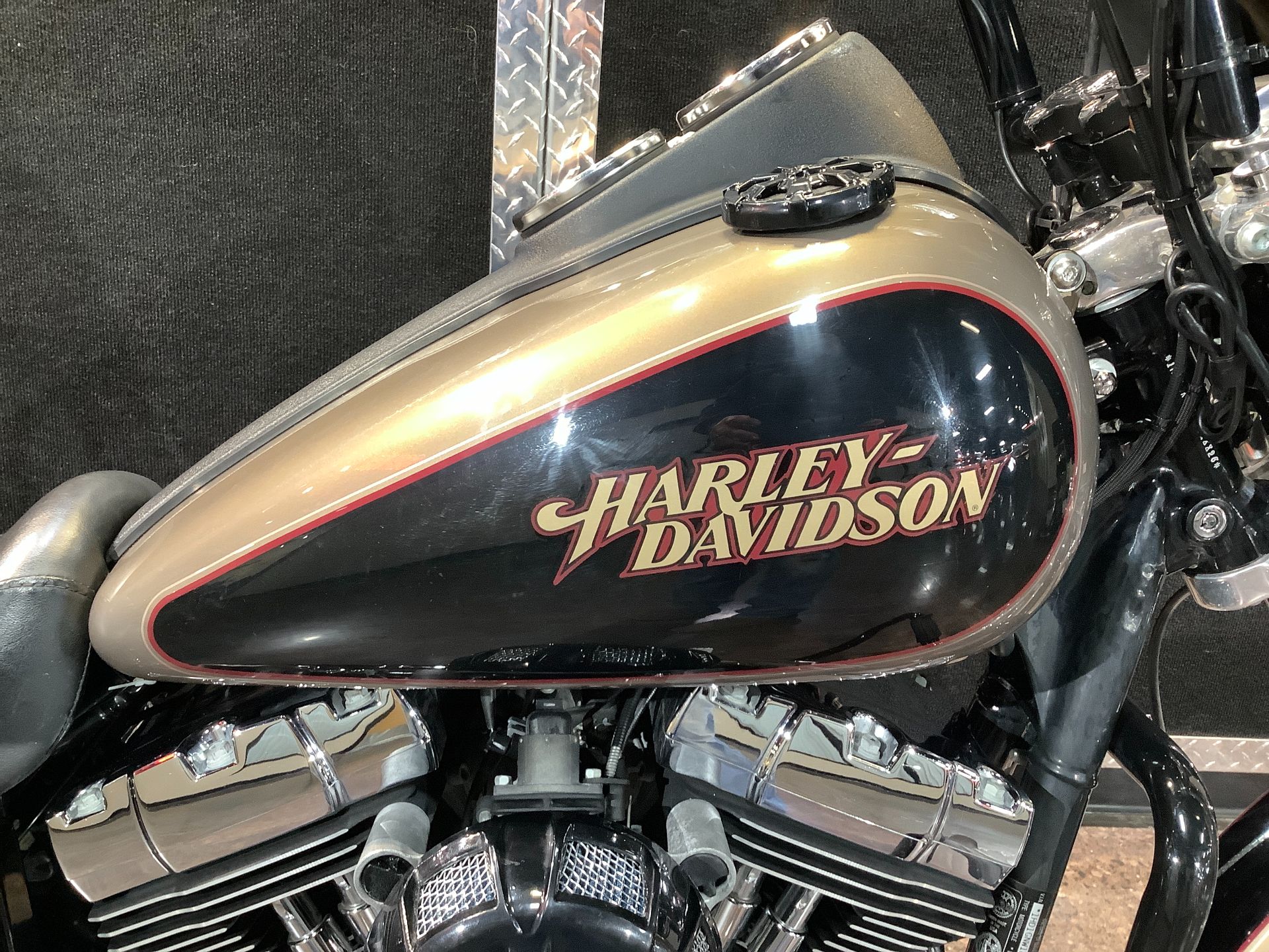2004 Harley-Davidson FXDL/FXDLI Dyna Low Rider® in Burlington, Iowa - Photo 8
