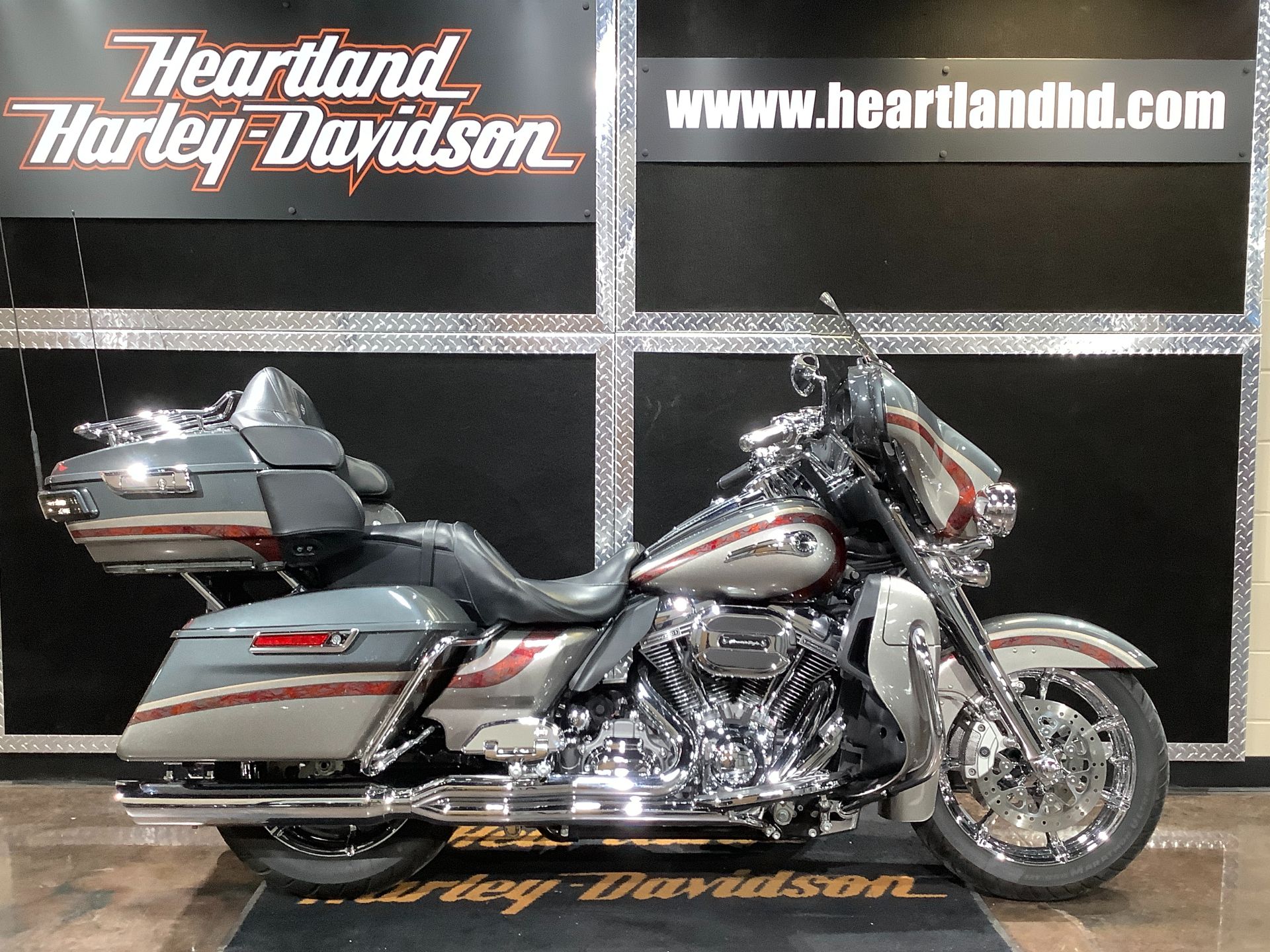 Used 2016 Harley Davidson Cvo Limited Motorcycles In Burlington Ia 952523 Charcoal Slate Palladium Silver