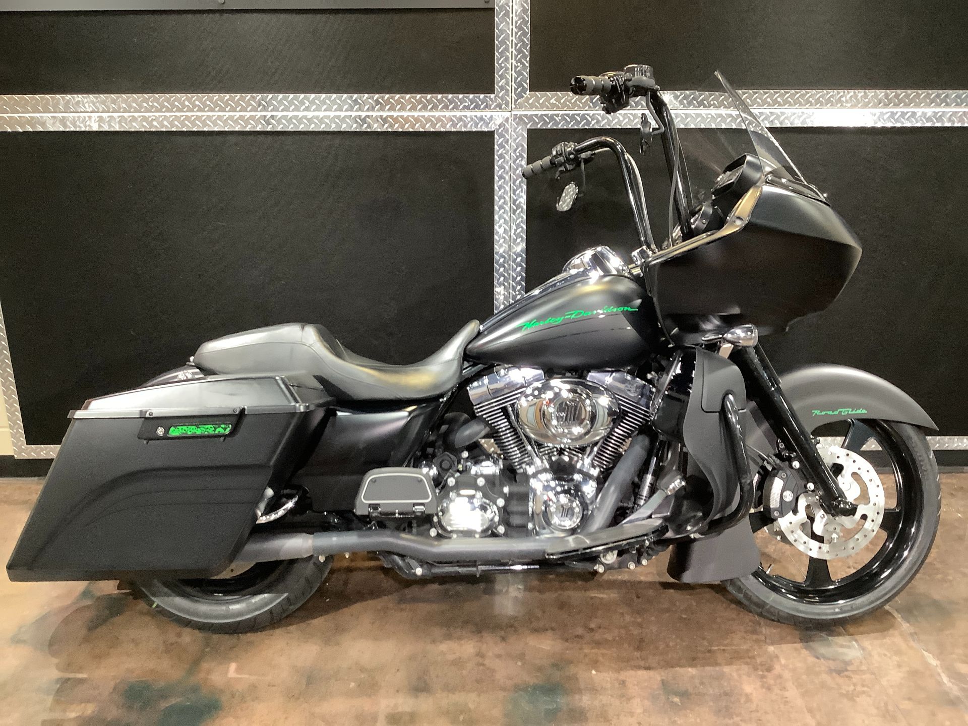 2013 Harley-Davidson Road Glide® Custom in Burlington, Iowa - Photo 2