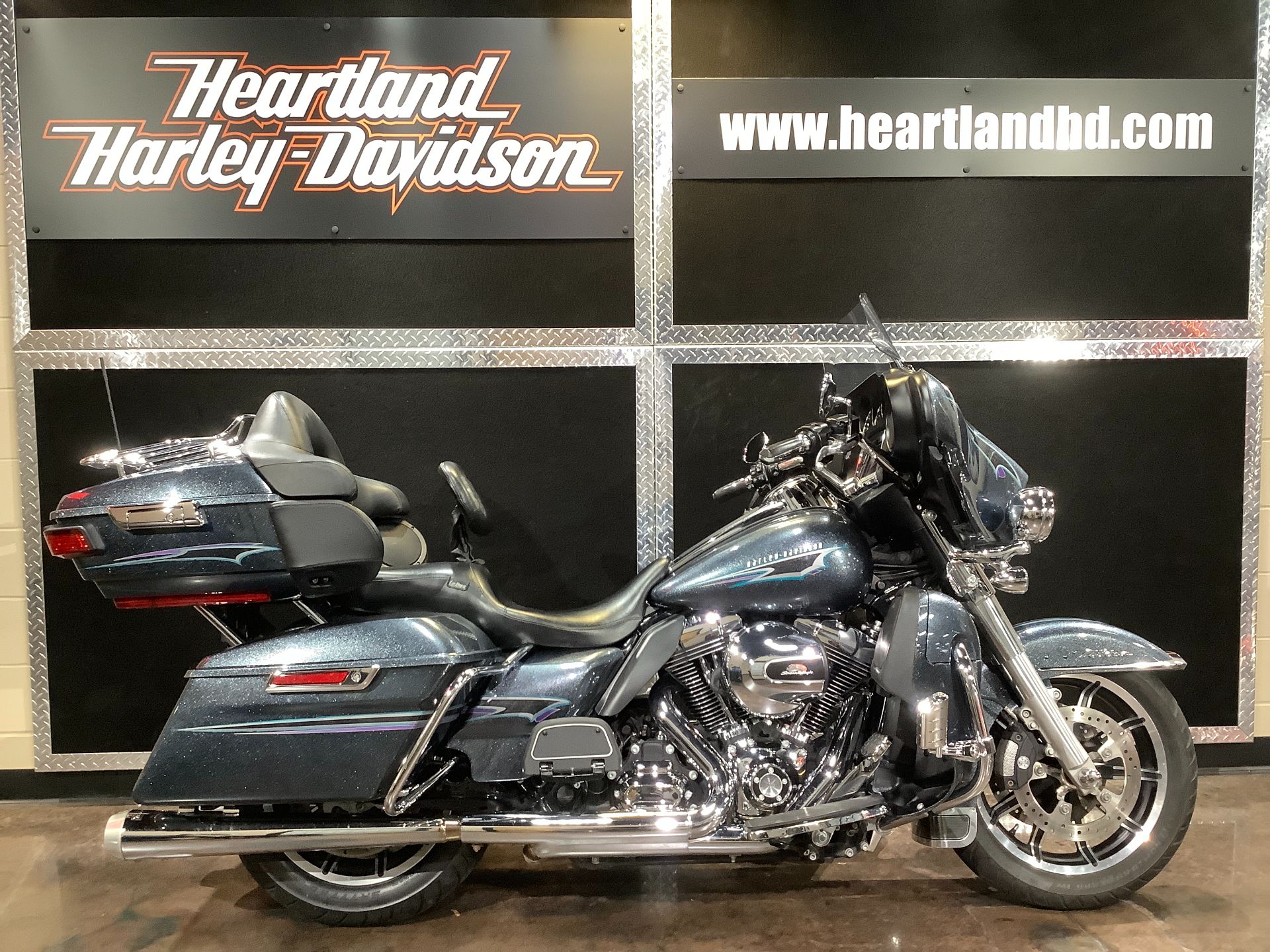 2015 Harley-Davidson Electra Glide® Ultra Classic® Low in Burlington, Iowa - Photo 1