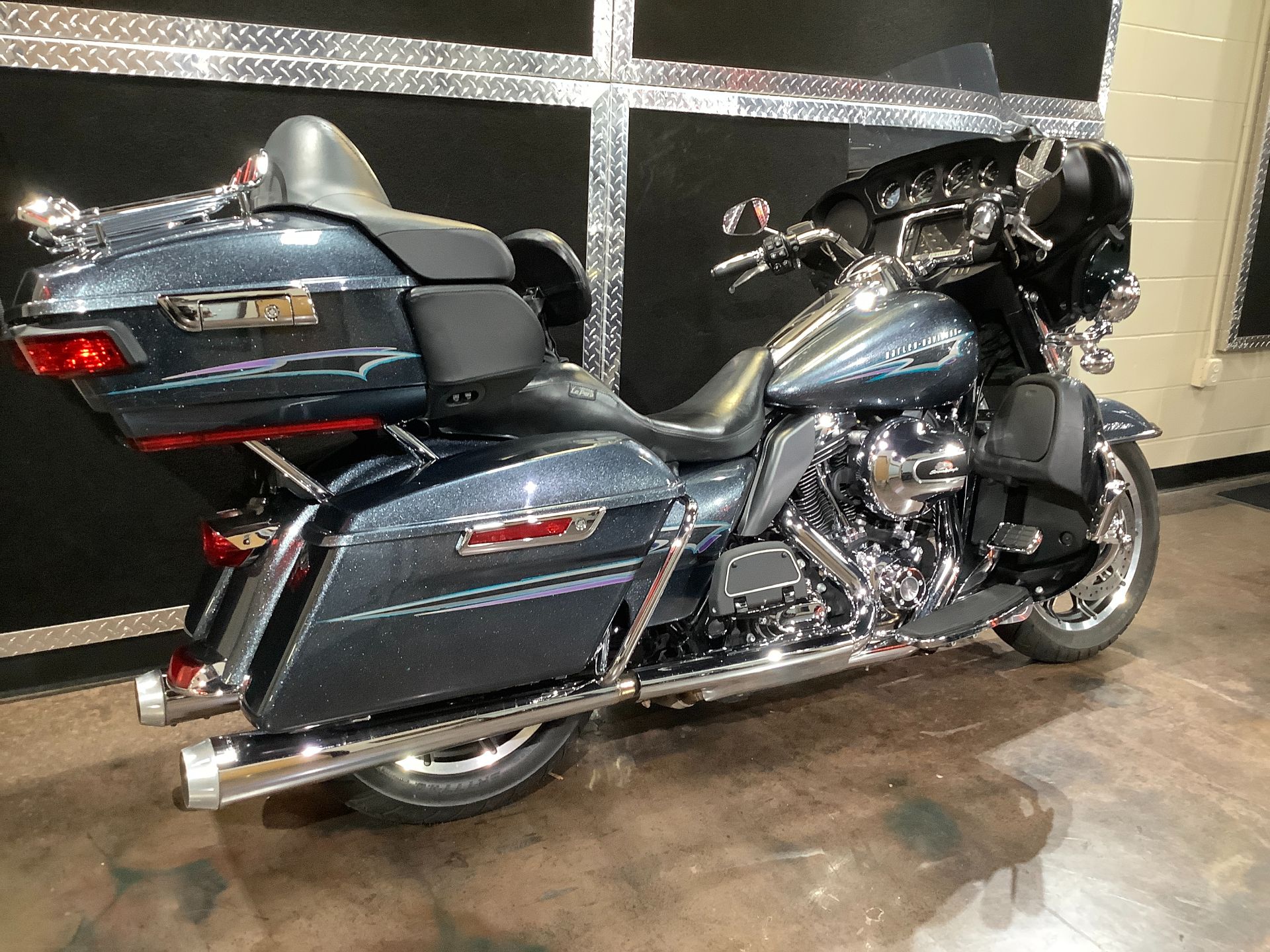 2015 Harley-Davidson Electra Glide® Ultra Classic® Low in Burlington, Iowa - Photo 15