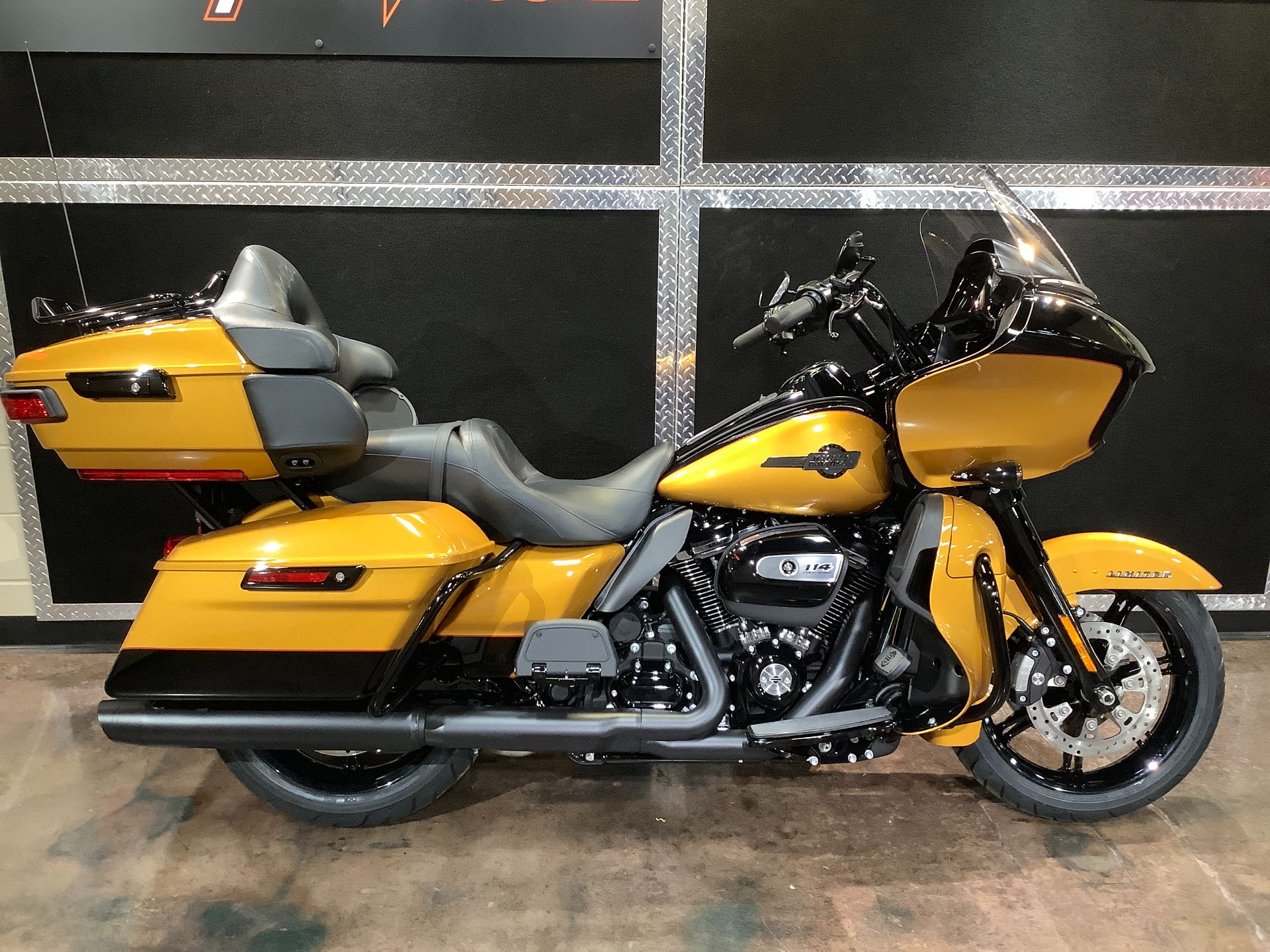 2023 Harley-Davidson Road Glide® Limited in Burlington, Iowa - Photo 2