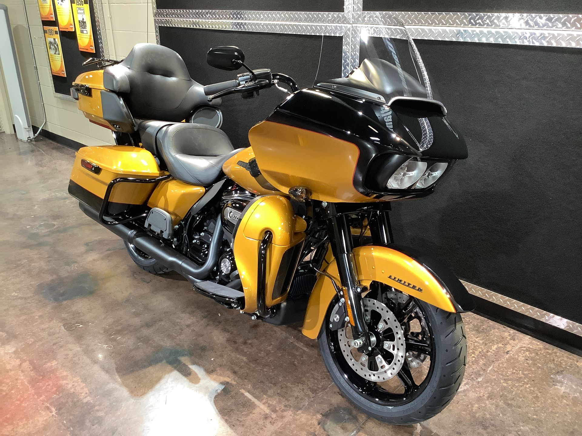 2023 Harley-Davidson Road Glide® Limited in Burlington, Iowa - Photo 4