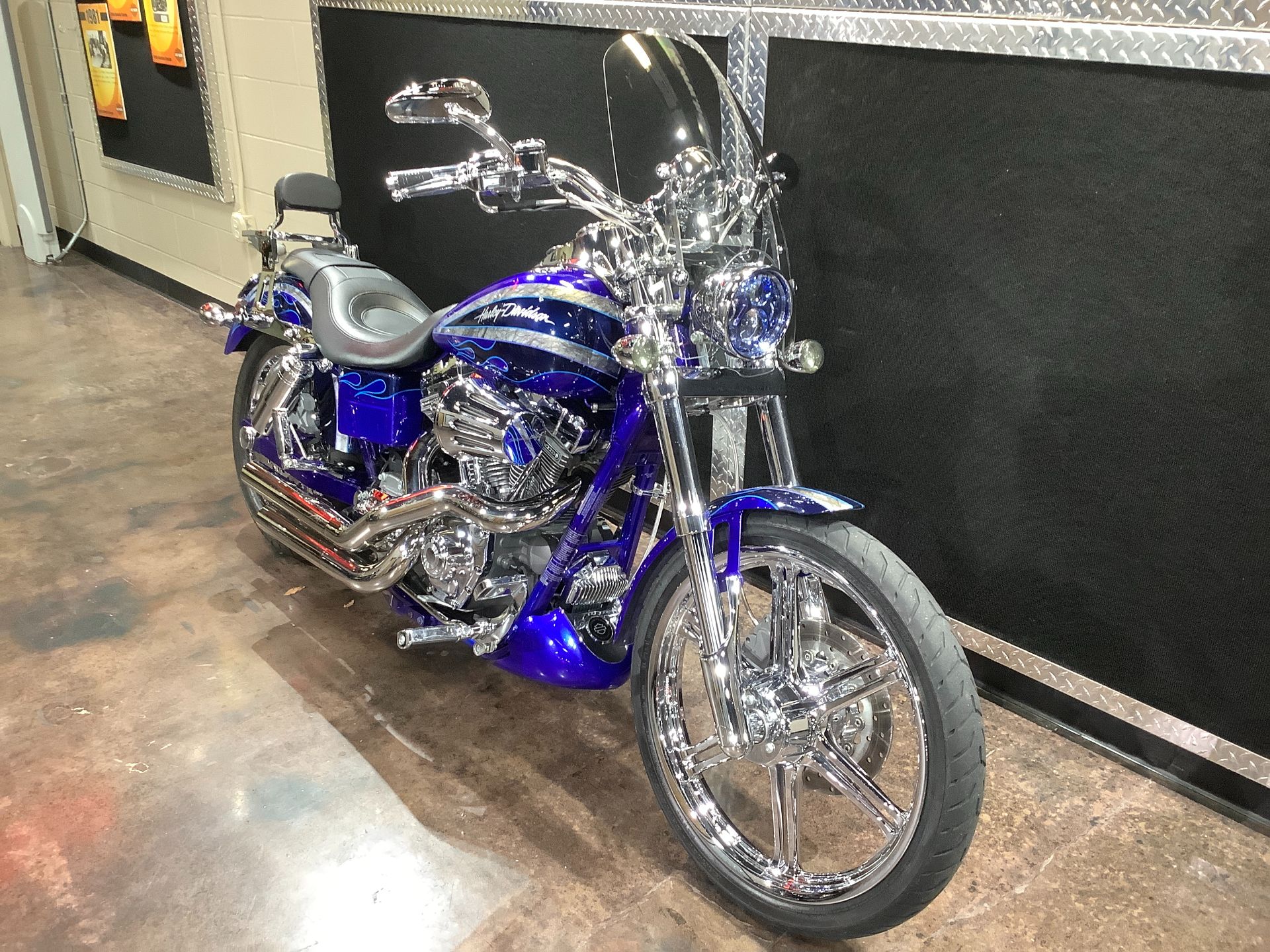 2008 Harley-Davidson CVO™ Screamin' Eagle® Dyna® in Burlington, Iowa - Photo 4