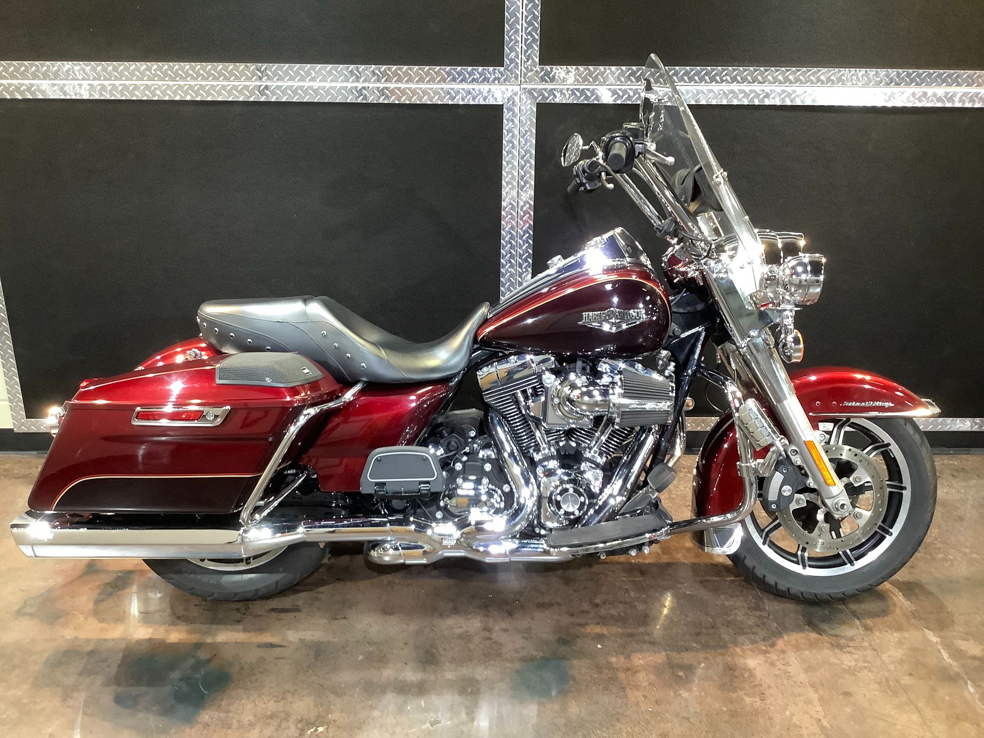 2015 Harley-Davidson Road King® in Burlington, Iowa - Photo 2