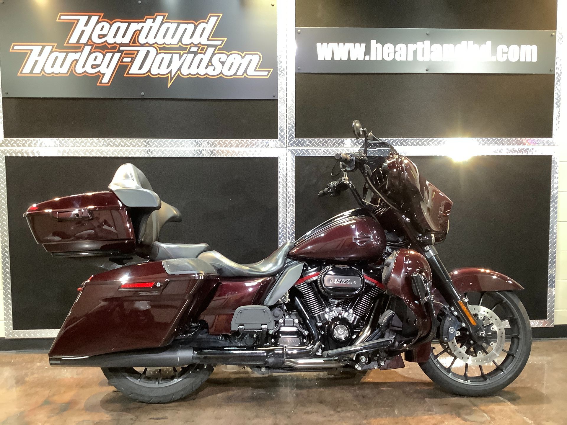 2019 Harley-Davidson CVO Street Glide in Burlington, Iowa - Photo 1