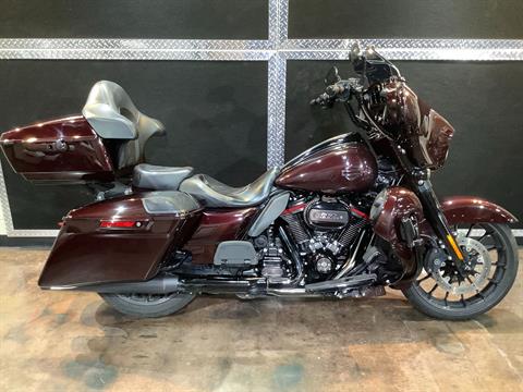 2019 Harley-Davidson CVO Street Glide in Burlington, Iowa - Photo 2