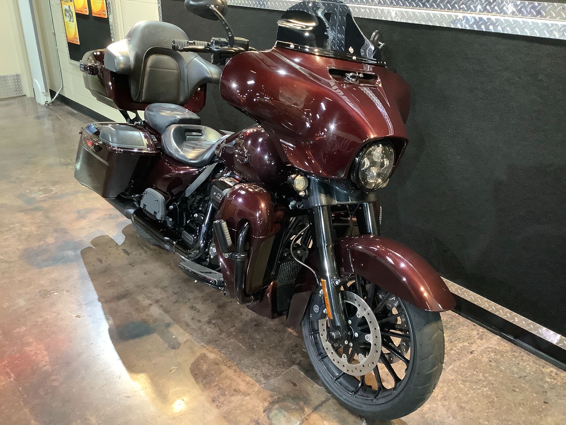 2019 Harley-Davidson CVO Street Glide in Burlington, Iowa - Photo 4