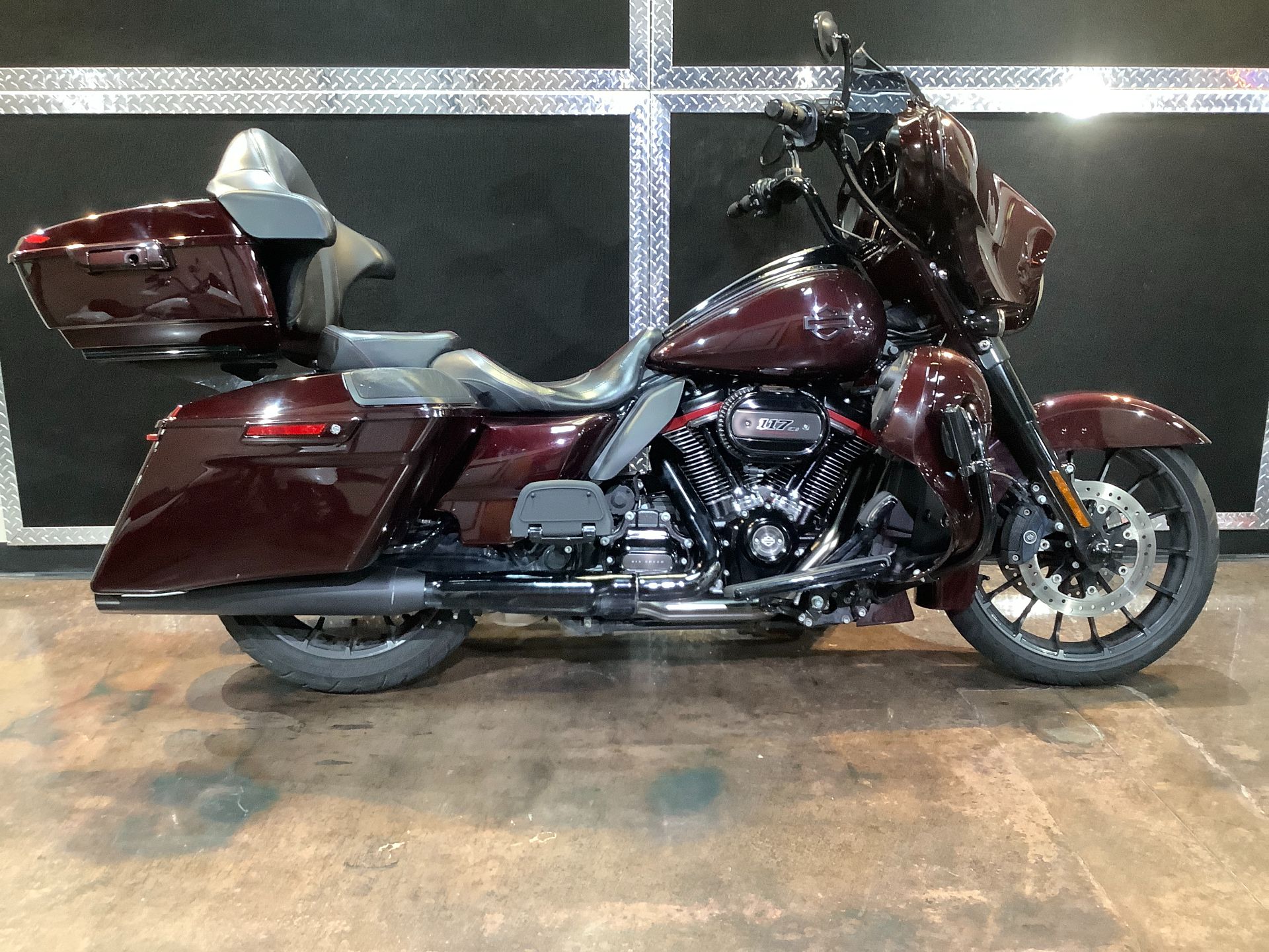 2019 Harley-Davidson CVO Street Glide in Burlington, Iowa - Photo 16