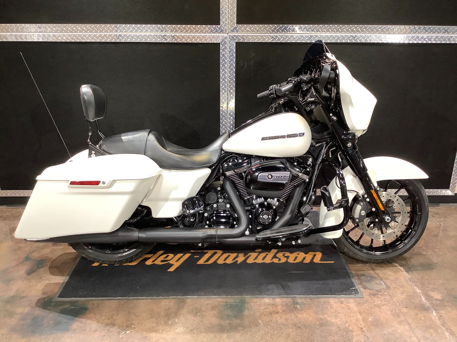 2018 Harley-Davidson Street Glide® Special in Burlington, Iowa - Photo 16