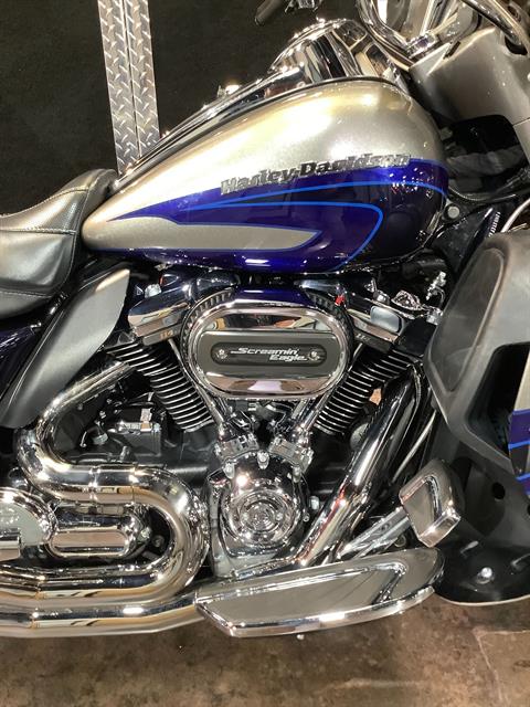 2017 Harley-Davidson CVO Limited in Burlington, Iowa - Photo 9