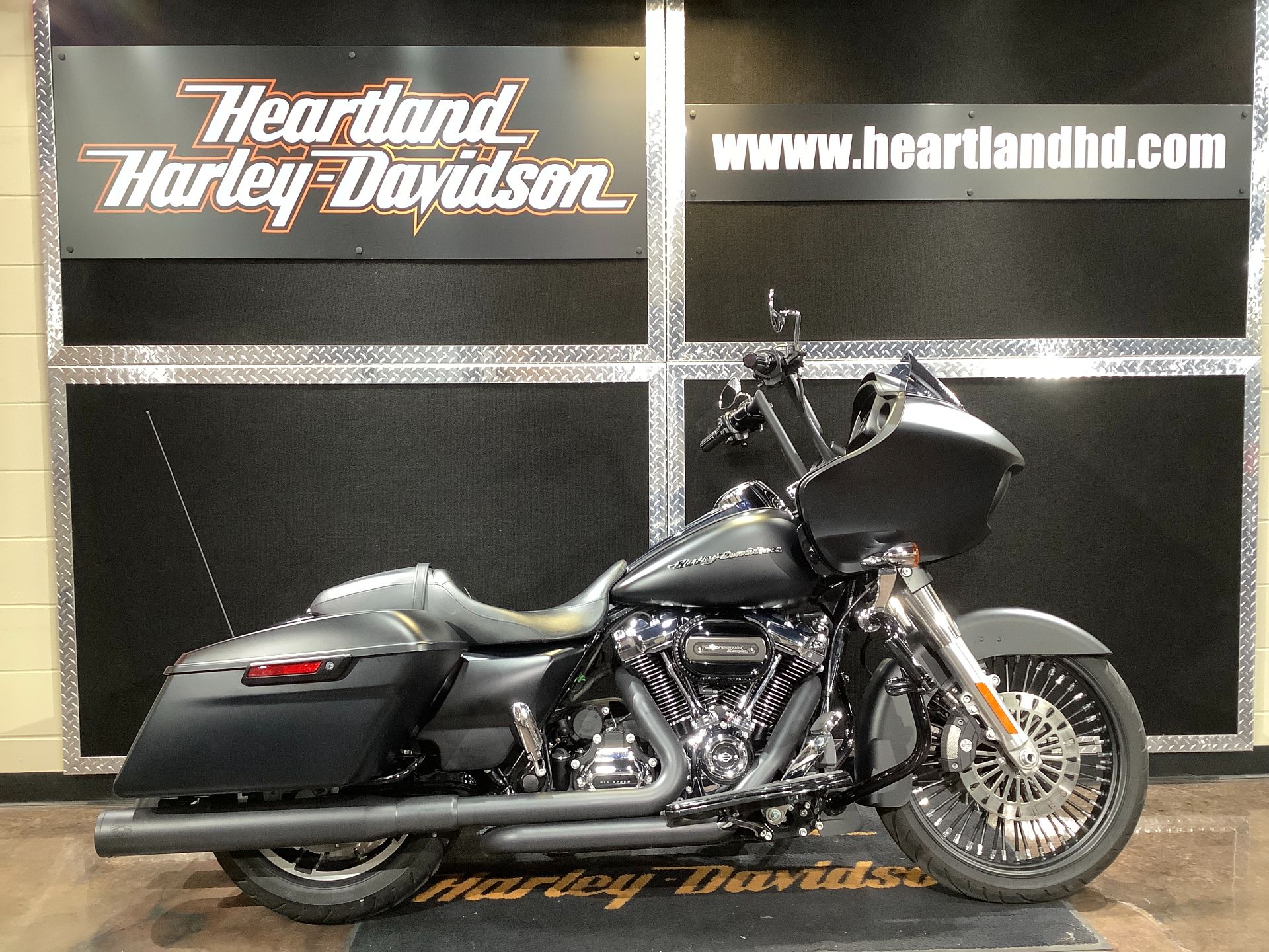 2017 Harley-Davidson Road Glide® Special in Burlington, Iowa - Photo 2
