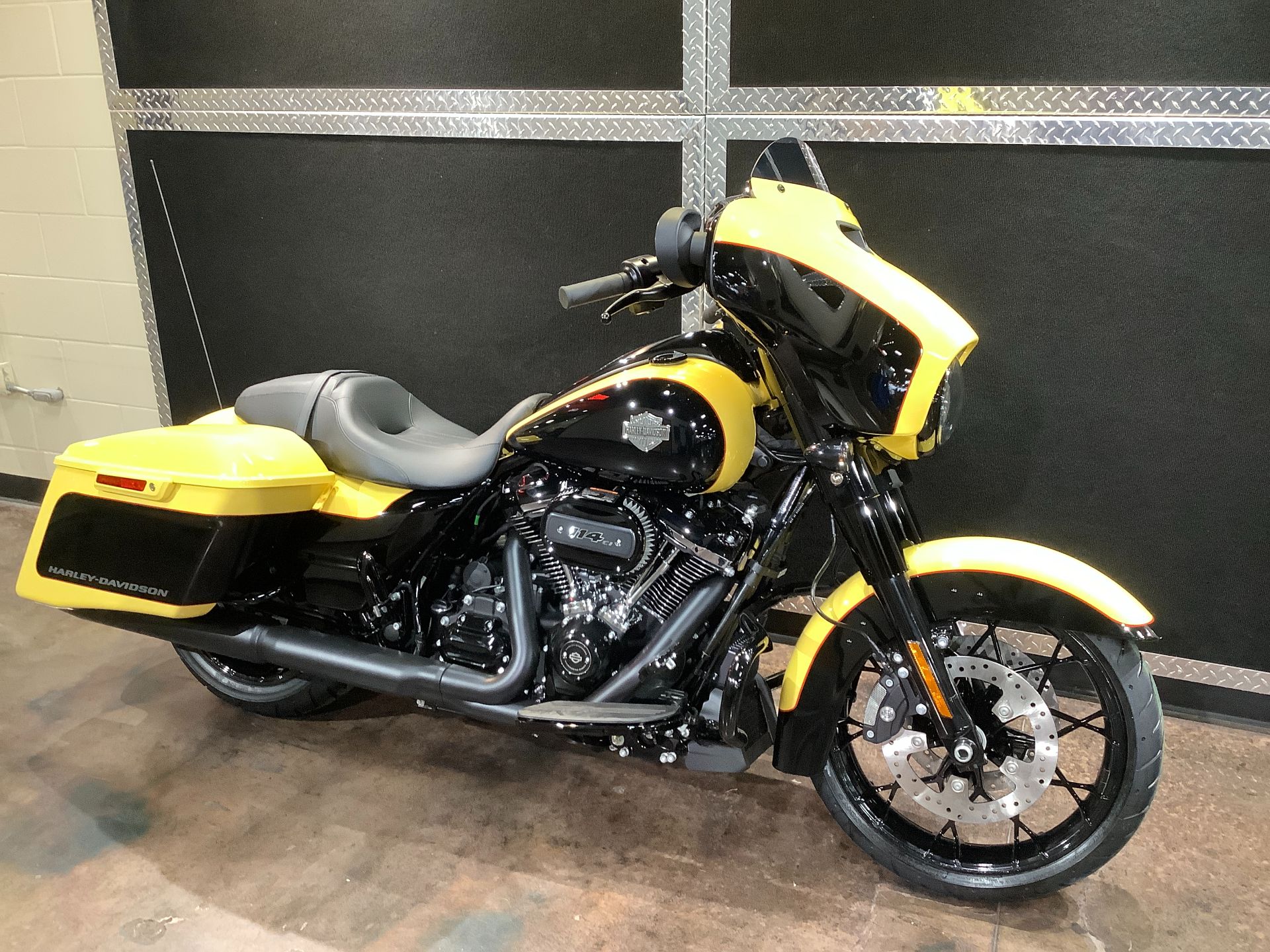 2023 Harley-Davidson Street Glide® Special in Burlington, Iowa - Photo 3