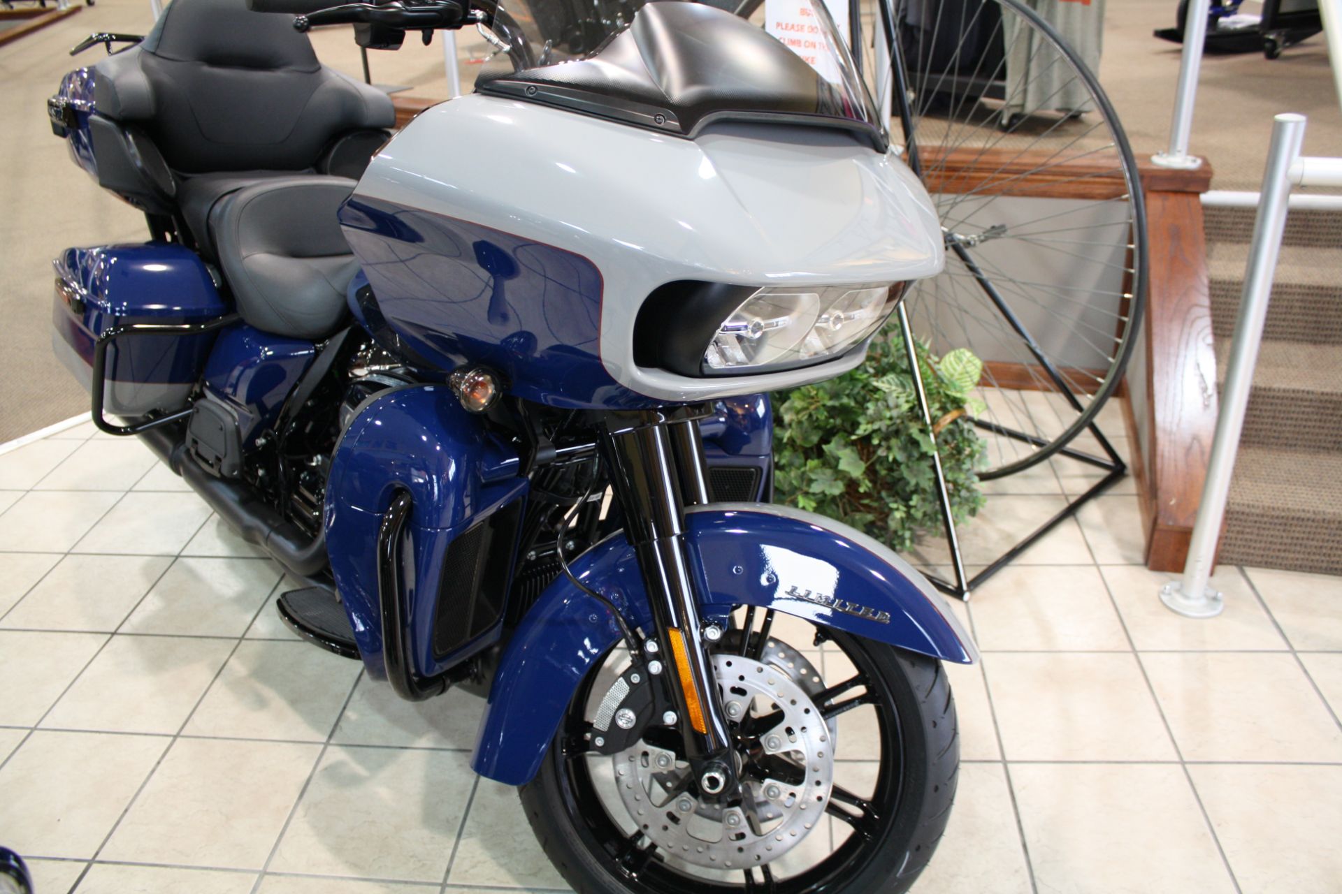 2023 Harley-Davidson Road Glide® Limited in Junction City, Kansas - Photo 2