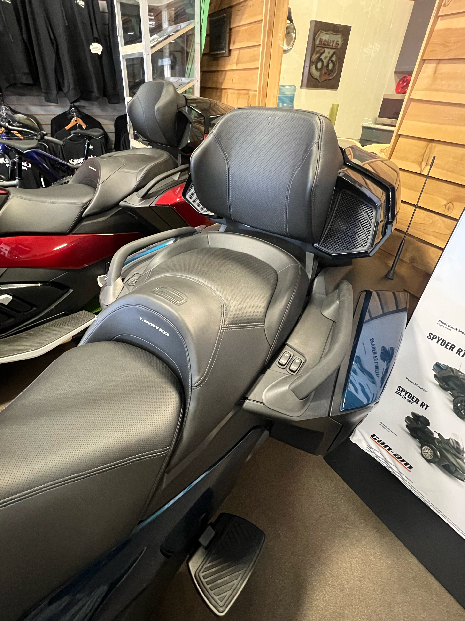 2023 Can-Am Spyder RT Limited in Santa Maria, California - Photo 4