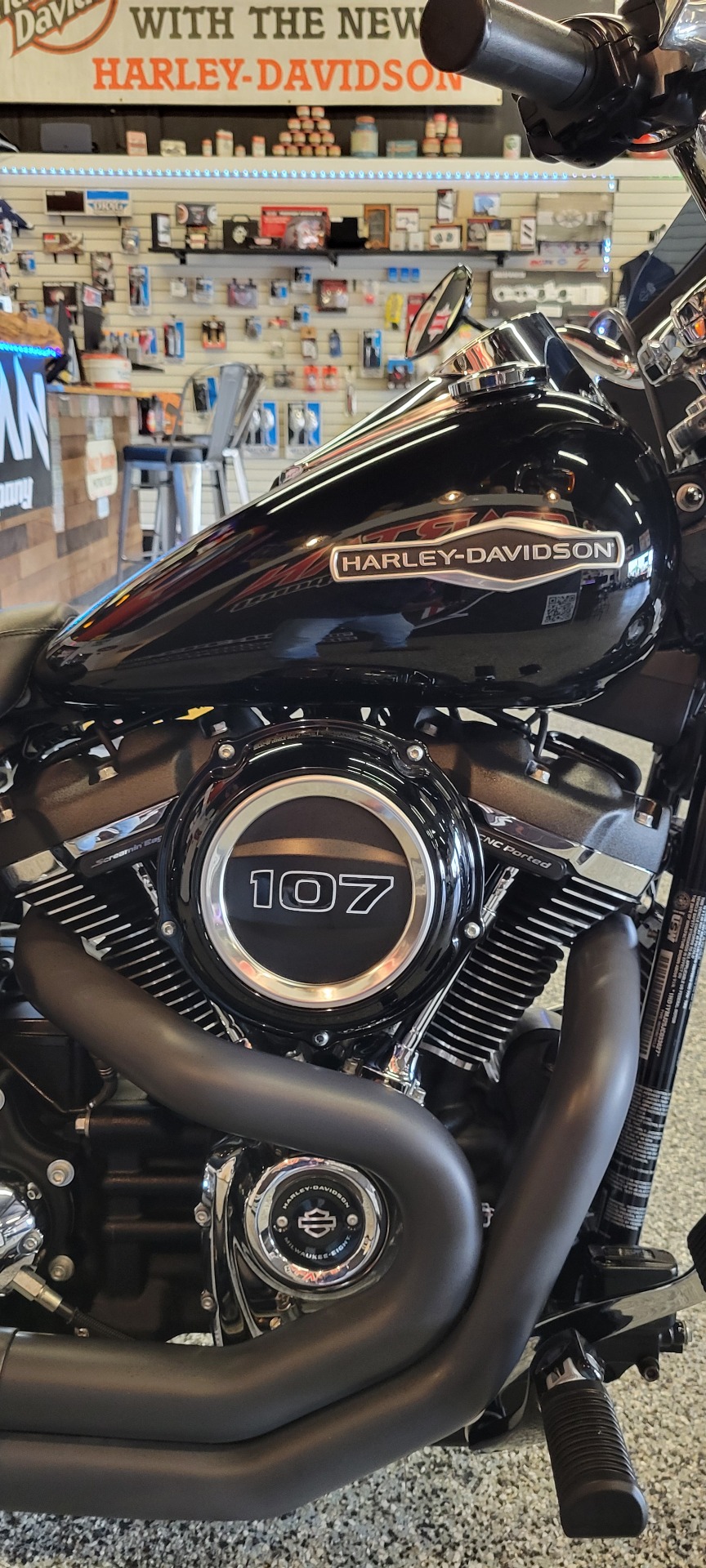 2018 Harley-Davidson Sport Glide® in Spartanburg, South Carolina - Photo 10