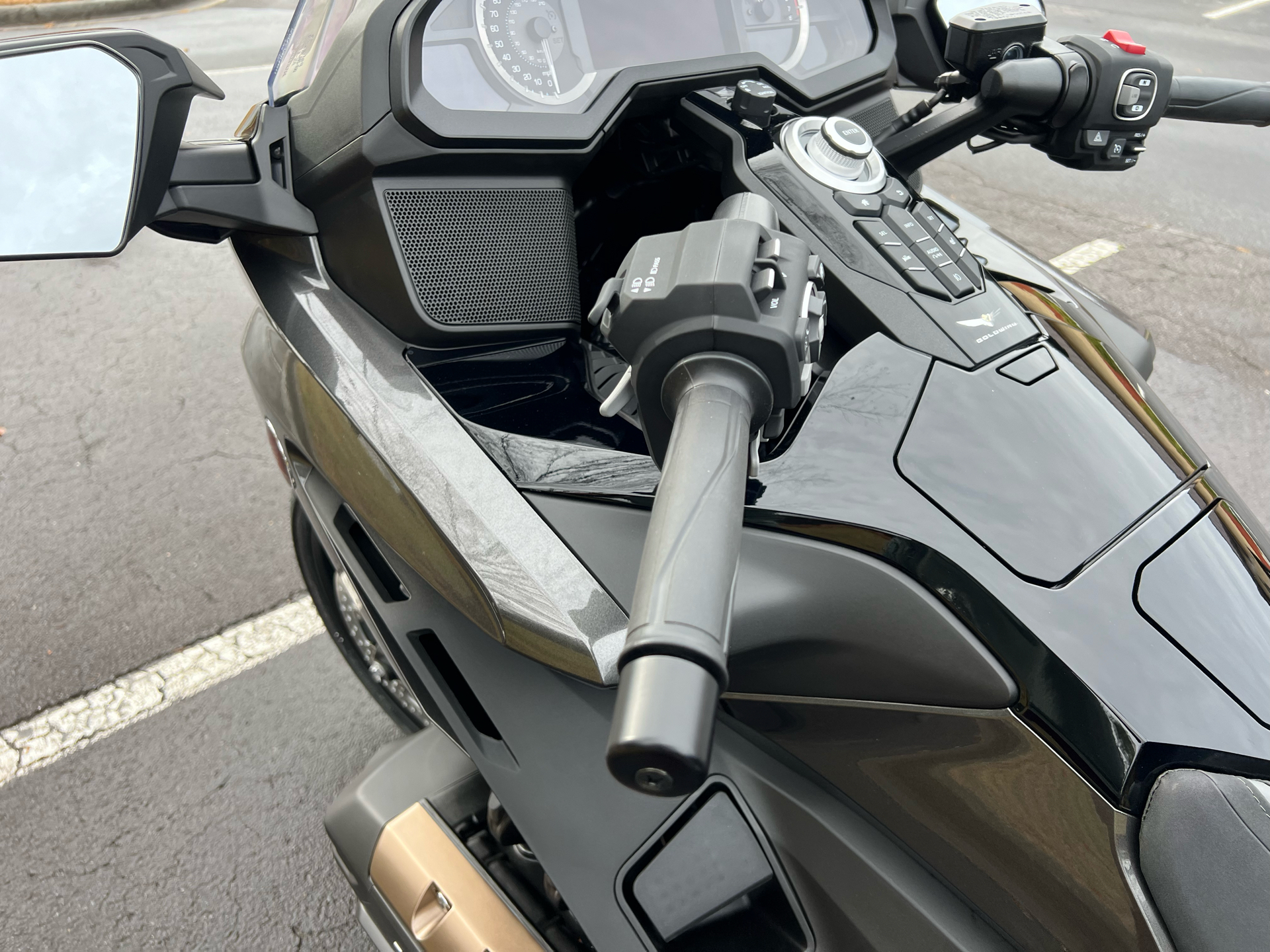 2024 Honda Gold Wing Tour Automatic DCT in Hendersonville, North Carolina - Photo 5