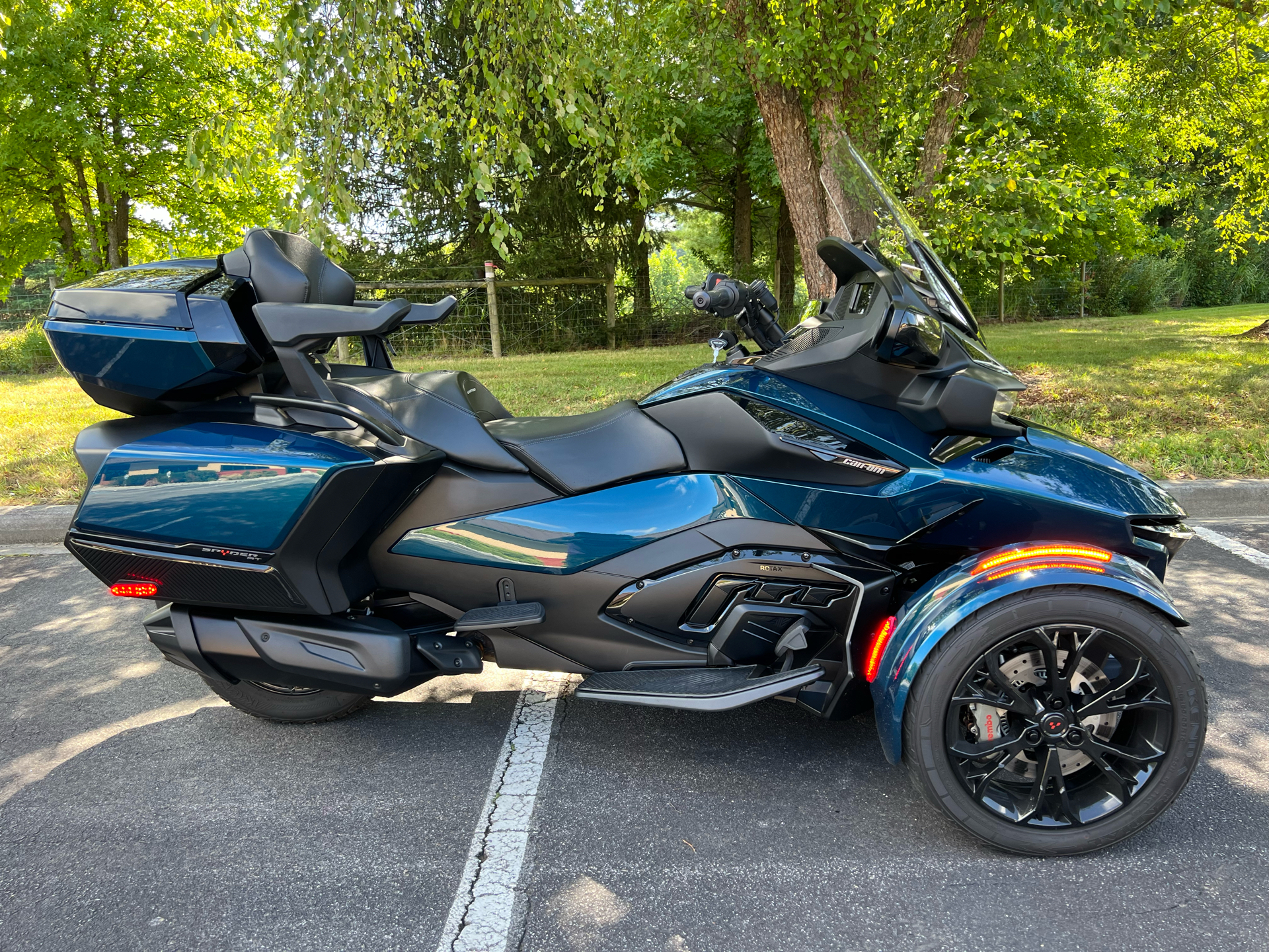 2021 Can-Am Spyder RT Limited in Hendersonville, North Carolina - Photo 2