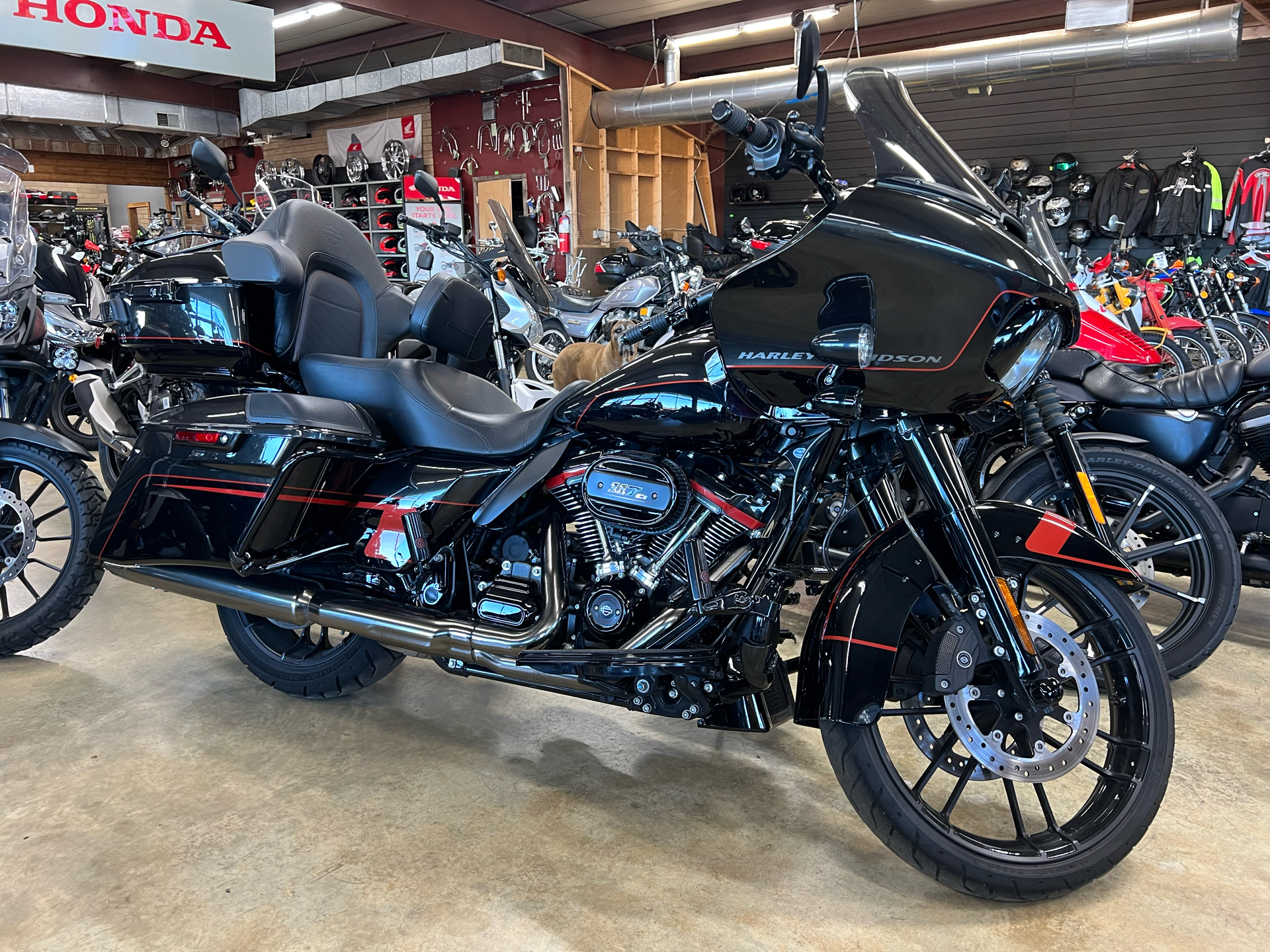 2018 Harley-Davidson CVO™ Road Glide® in Hendersonville, North Carolina - Photo 2