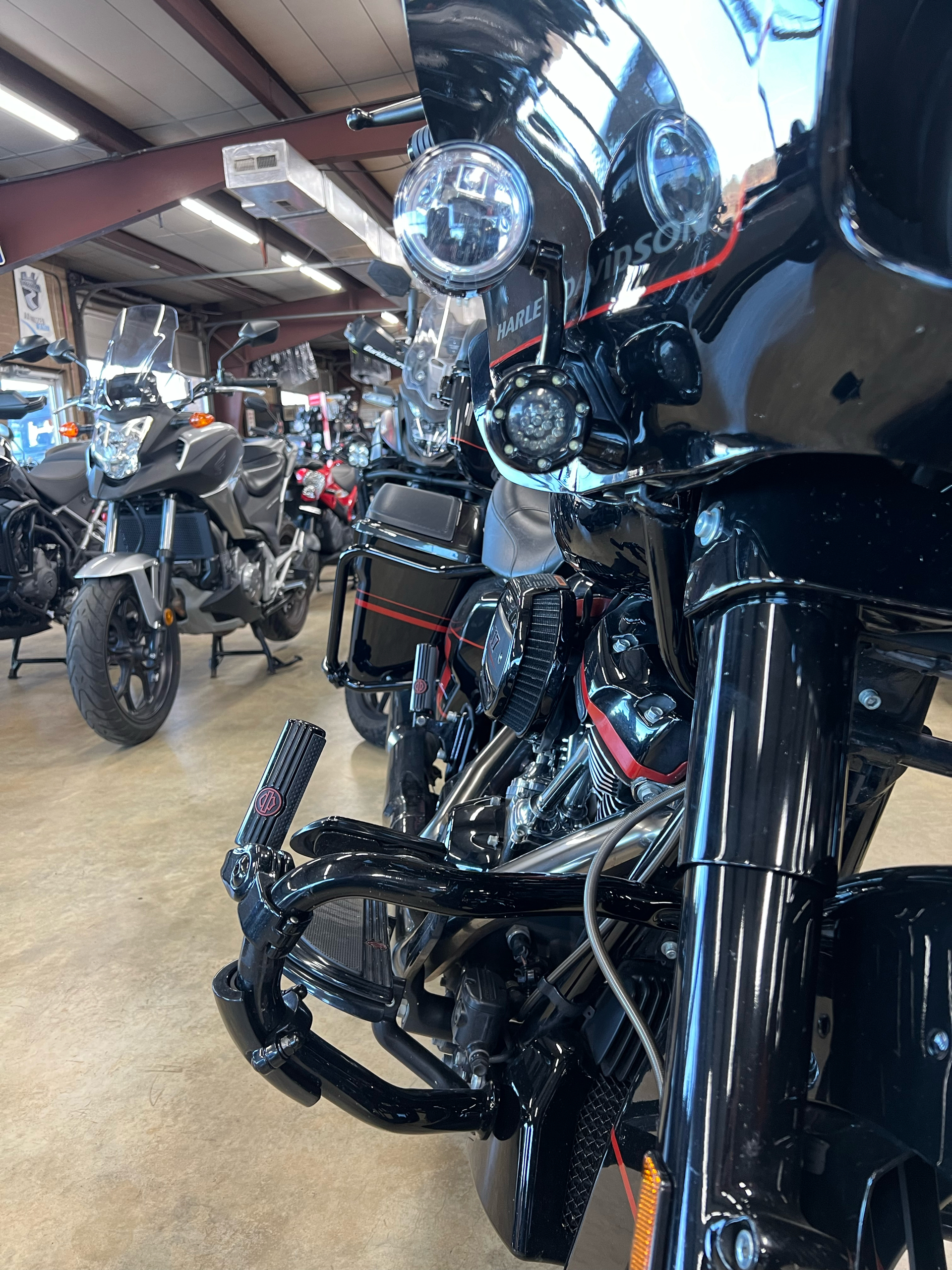 2018 Harley-Davidson CVO™ Road Glide® in Hendersonville, North Carolina - Photo 5