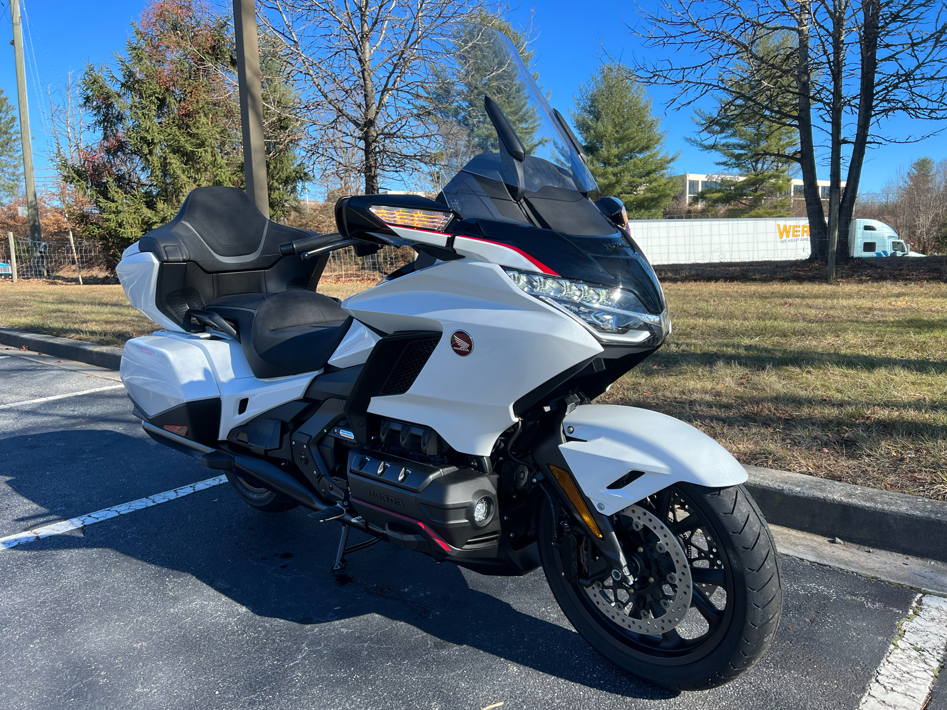 2024 Honda Gold Wing Tour Automatic DCT in Hendersonville, North Carolina - Photo 2