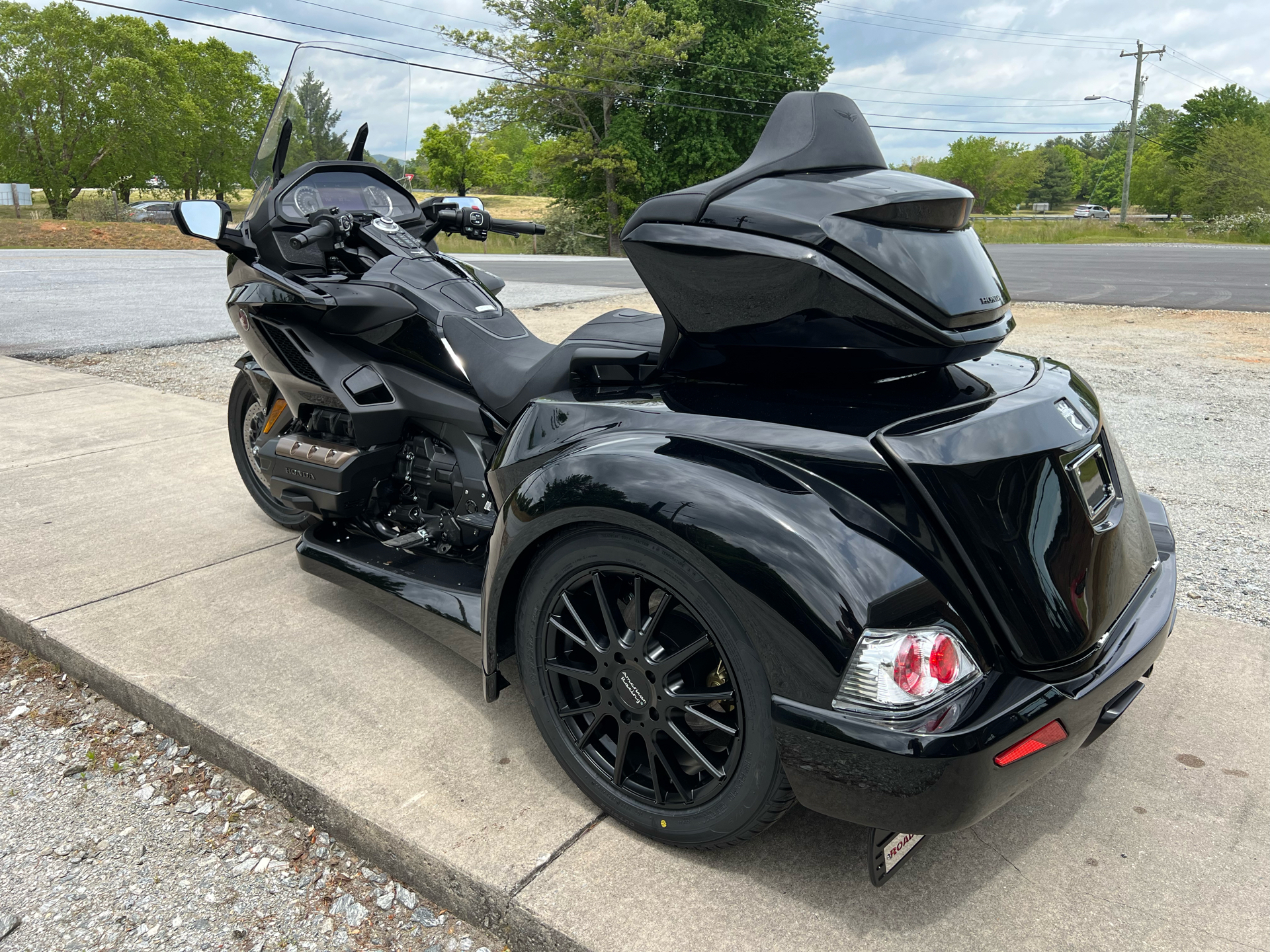 2023 Honda Gold Wing Tour Automatic DCT in Hendersonville, North Carolina - Photo 3
