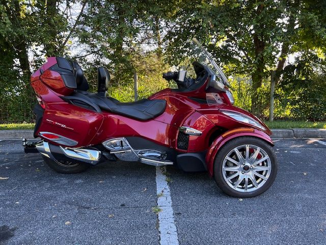 2015 Can-Am Spyder® RT Limited in Hendersonville, North Carolina - Photo 1