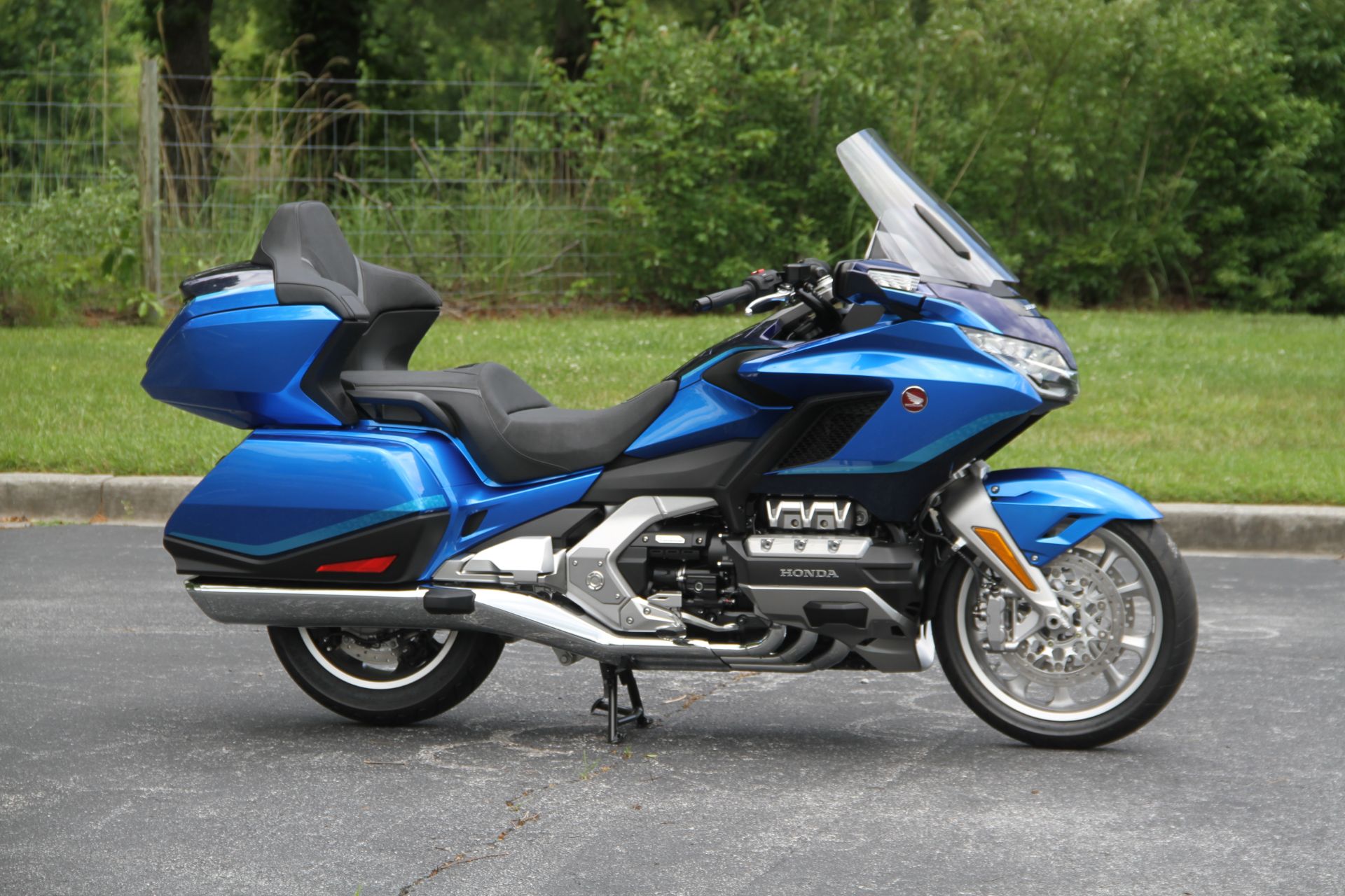 2022 Honda Gold Wing Tour Automatic DCT in Hendersonville, North Carolina - Photo 2