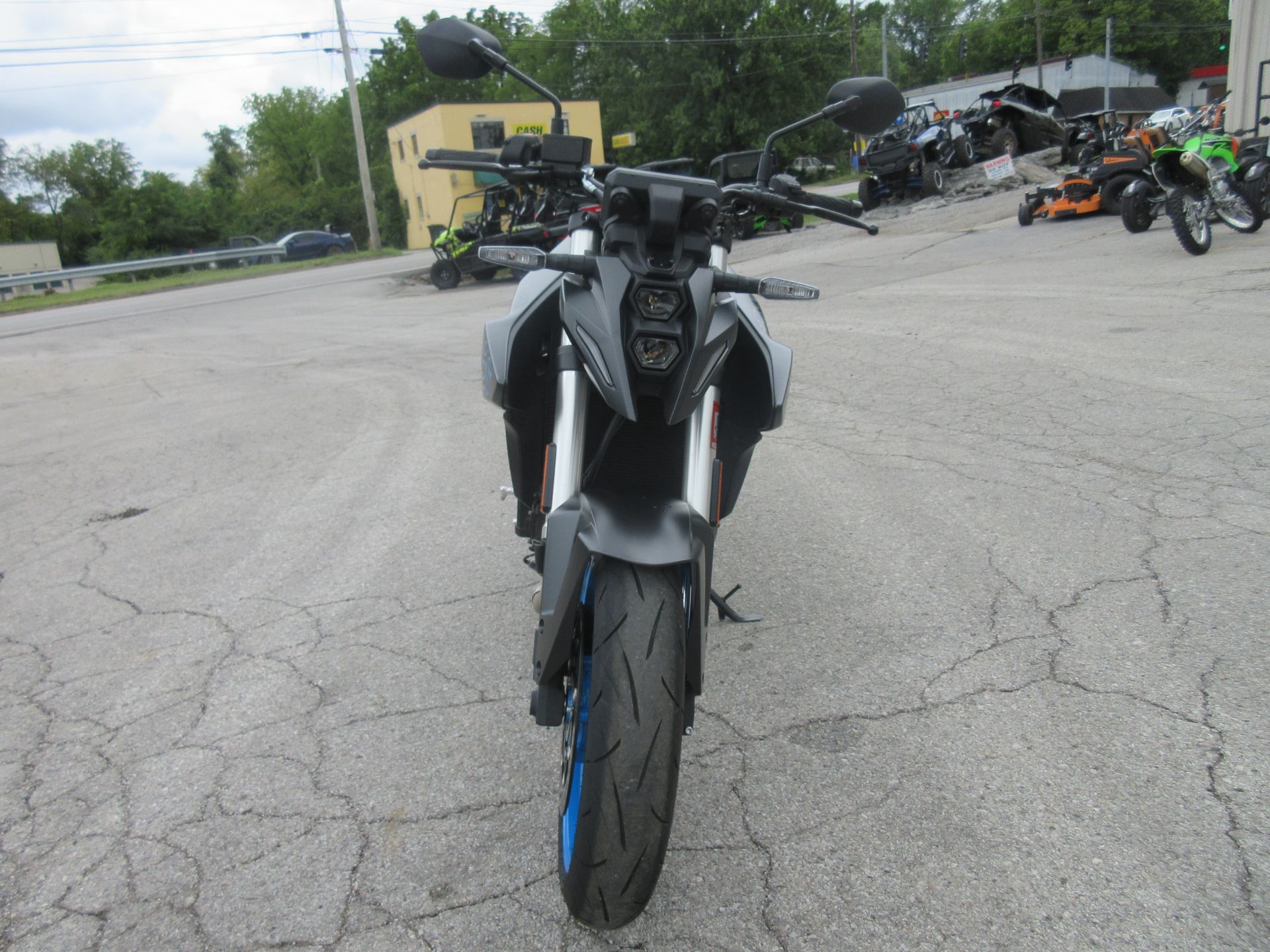 2024 Suzuki GSX-8S in Georgetown, Kentucky - Photo 9