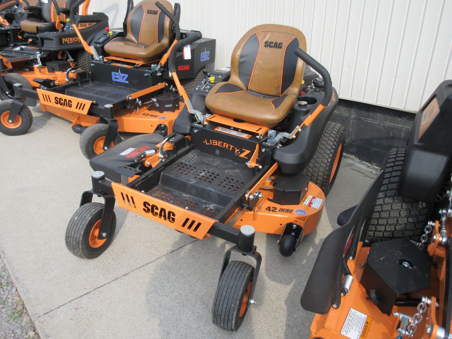 2023 SCAG Power Equipment Liberty Z 42 in. Briggs PXi Series 22 hp in Georgetown, Kentucky - Photo 2