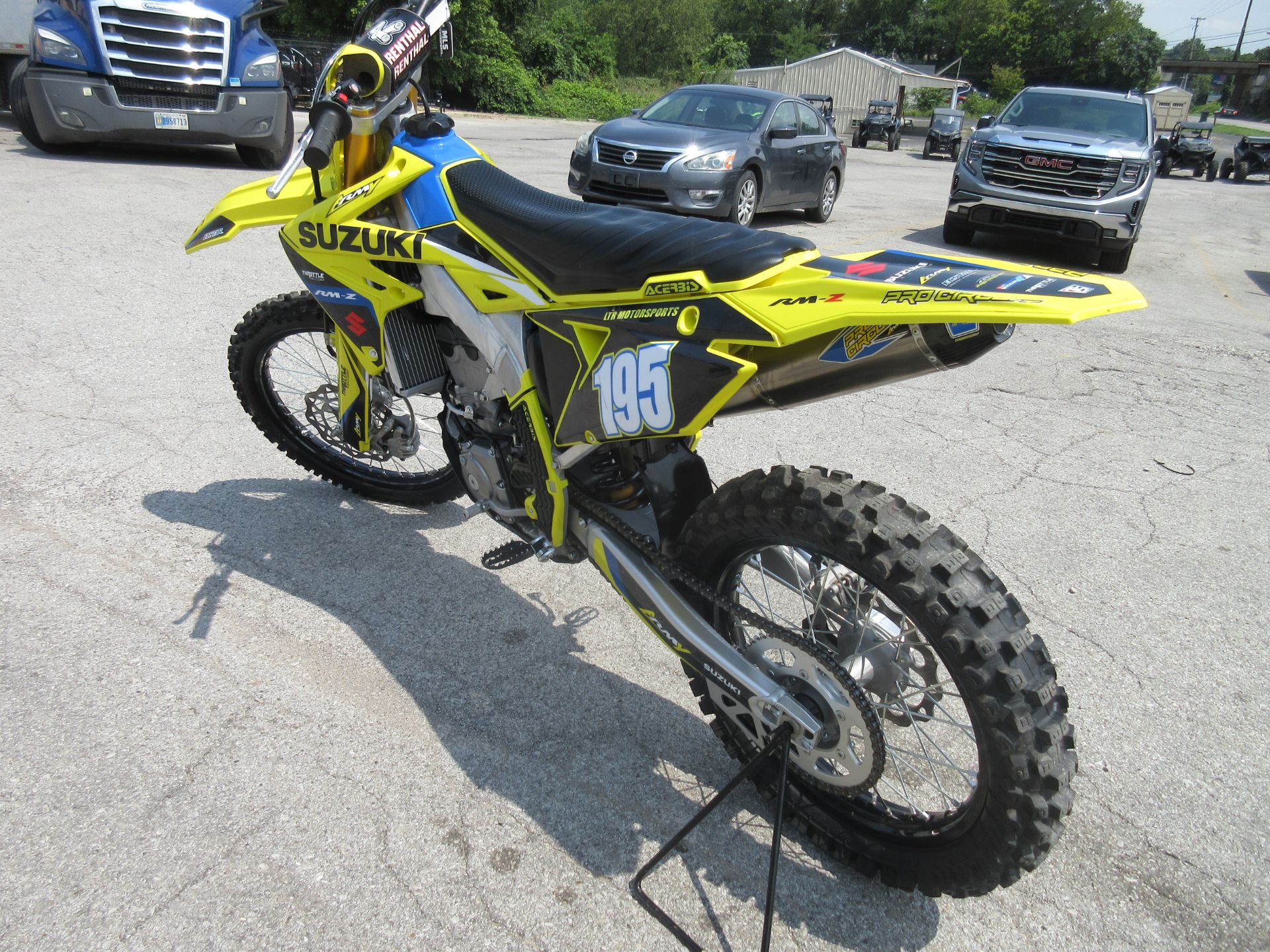 2024 Suzuki RM-Z450 in Georgetown, Kentucky - Photo 4