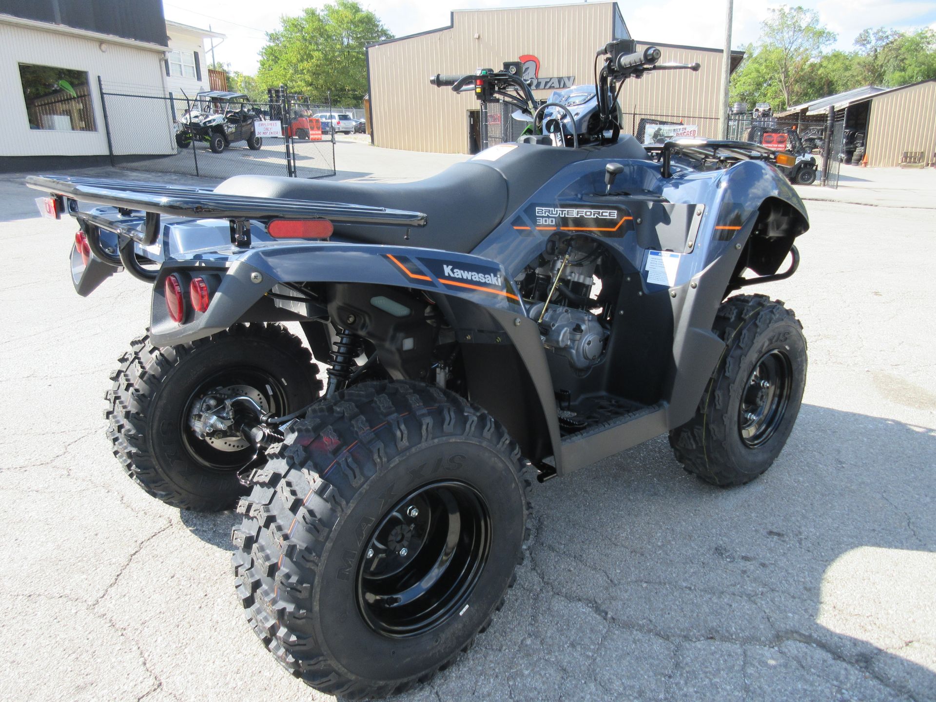 2025 Kawasaki Brute Force 300 in Georgetown, Kentucky - Photo 3