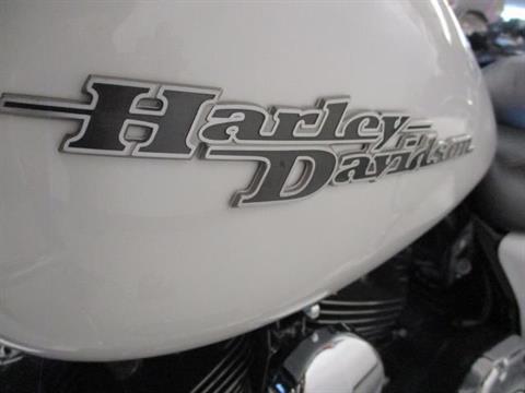 2016 Harley-Davidson Street Glide® in Lake Havasu City, Arizona - Photo 8