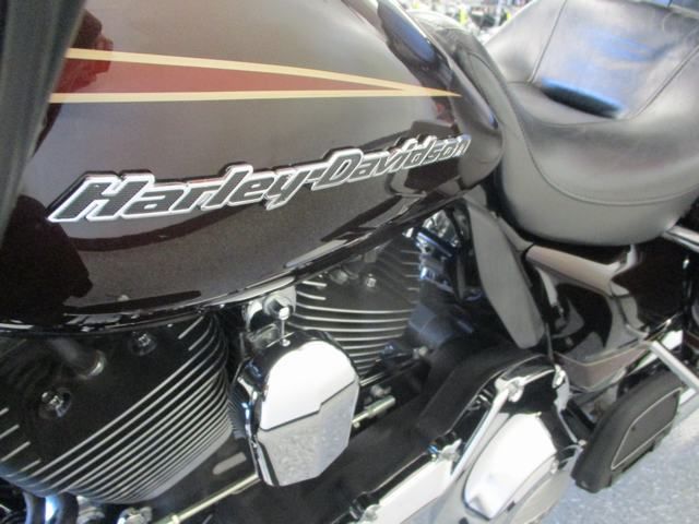 2011 Harley-Davidson Road Glide® Ultra in Lake Havasu City, Arizona - Photo 8