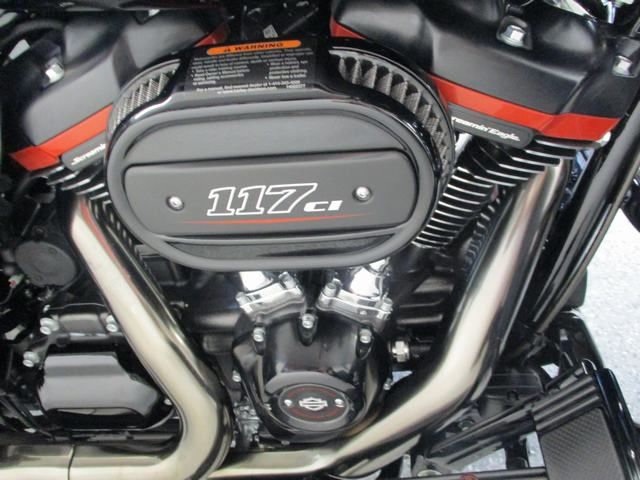 2018 Harley-Davidson CVO™ Road Glide® in Lake Havasu City, Arizona - Photo 21