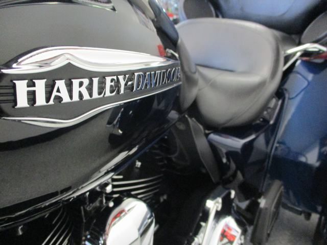 2014 Harley-Davidson Tri Glide® Ultra in Lake Havasu City, Arizona - Photo 9