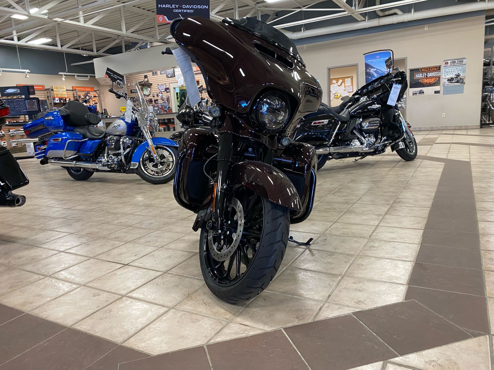 2019 Harley-Davidson CVO™ Street Glide® in Rochester, New York - Photo 2